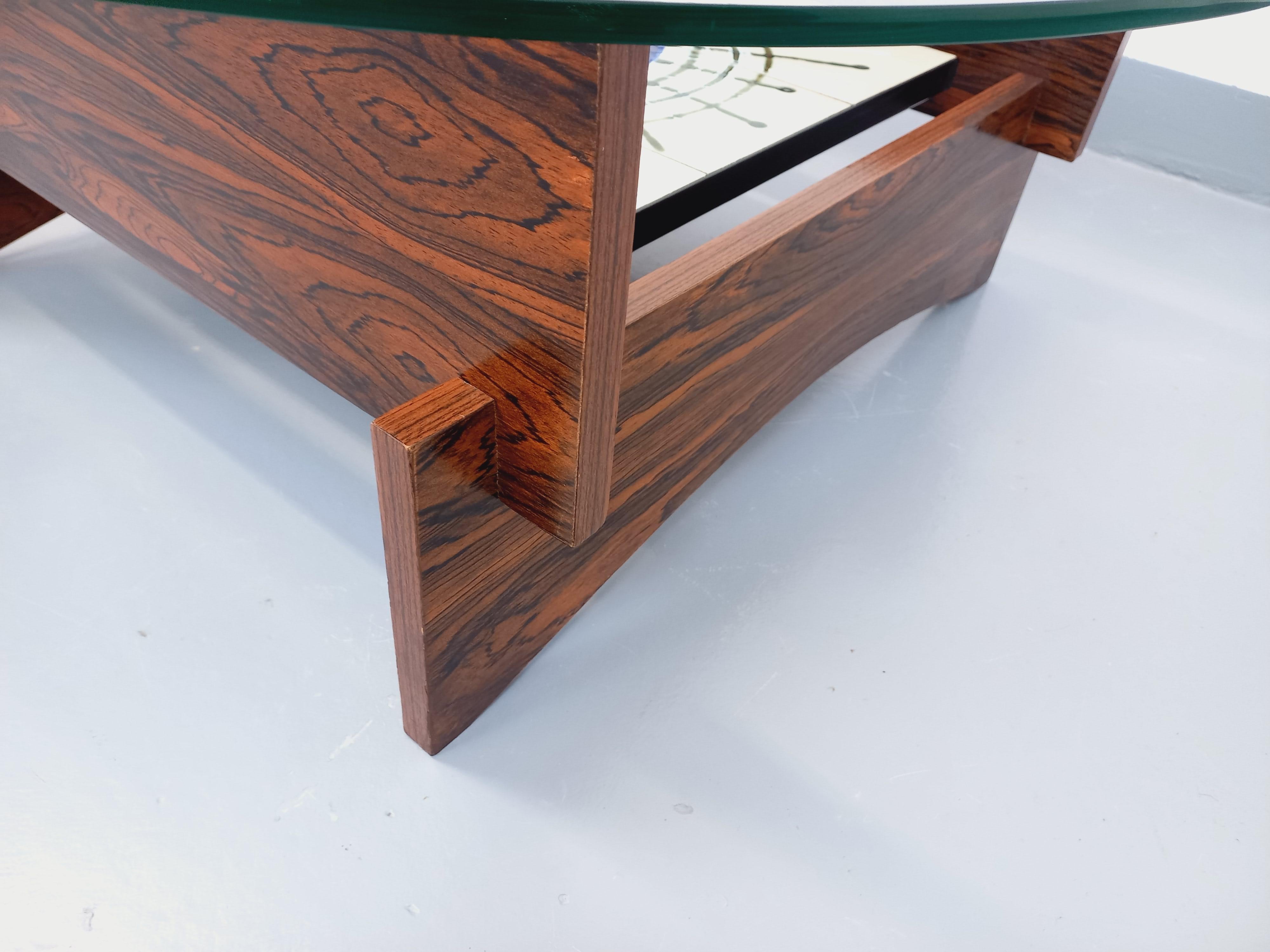 Fin du 20e siècle Table basse ronde 2 plateaux vintage des années 60 70 en verre, palissandre en vente
