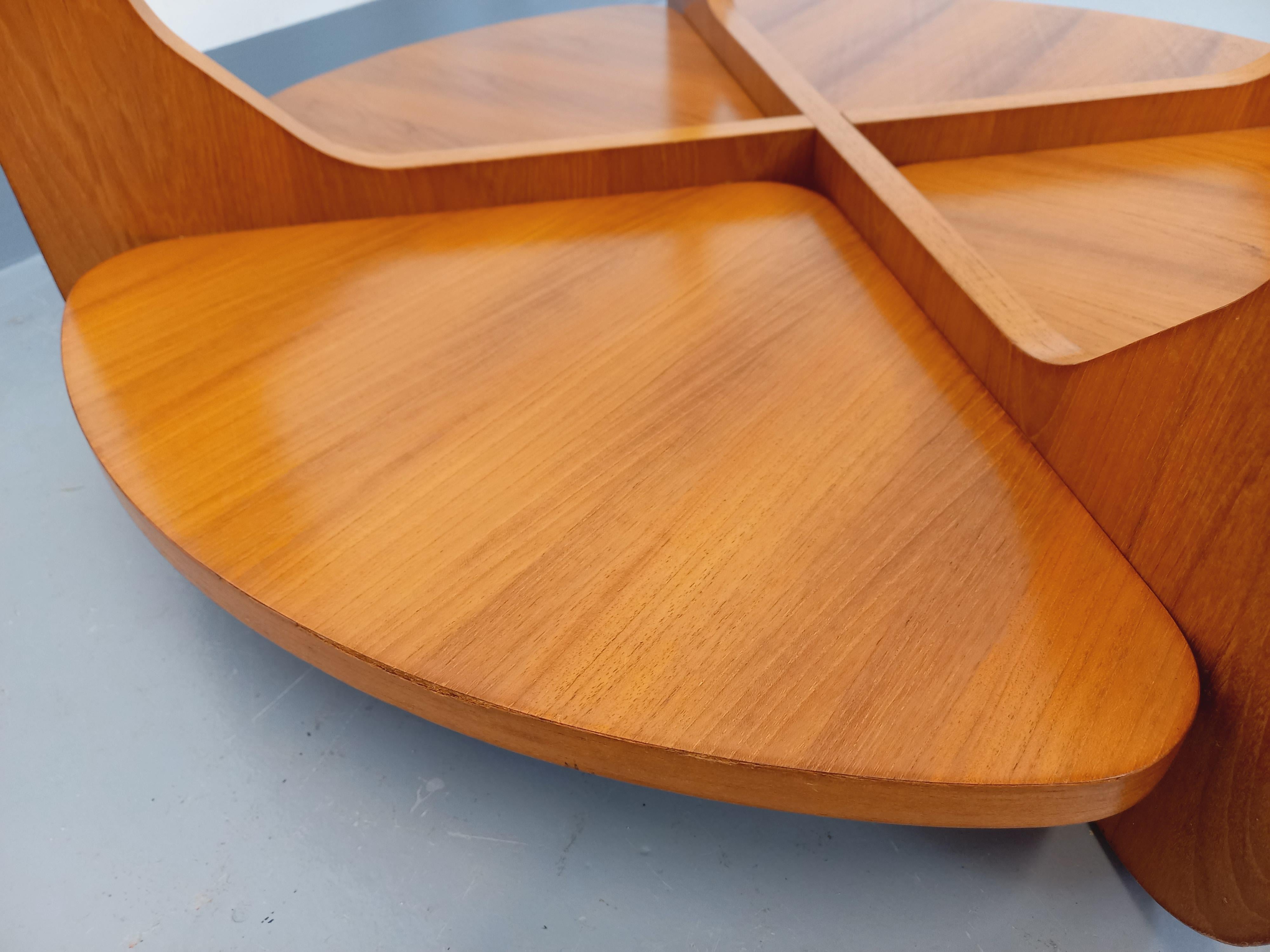 Table basse ronde à 2 plateaux vintage de Hugues Poignant, en teck et verre In condizioni buone in vendita a BESANÇON, FR