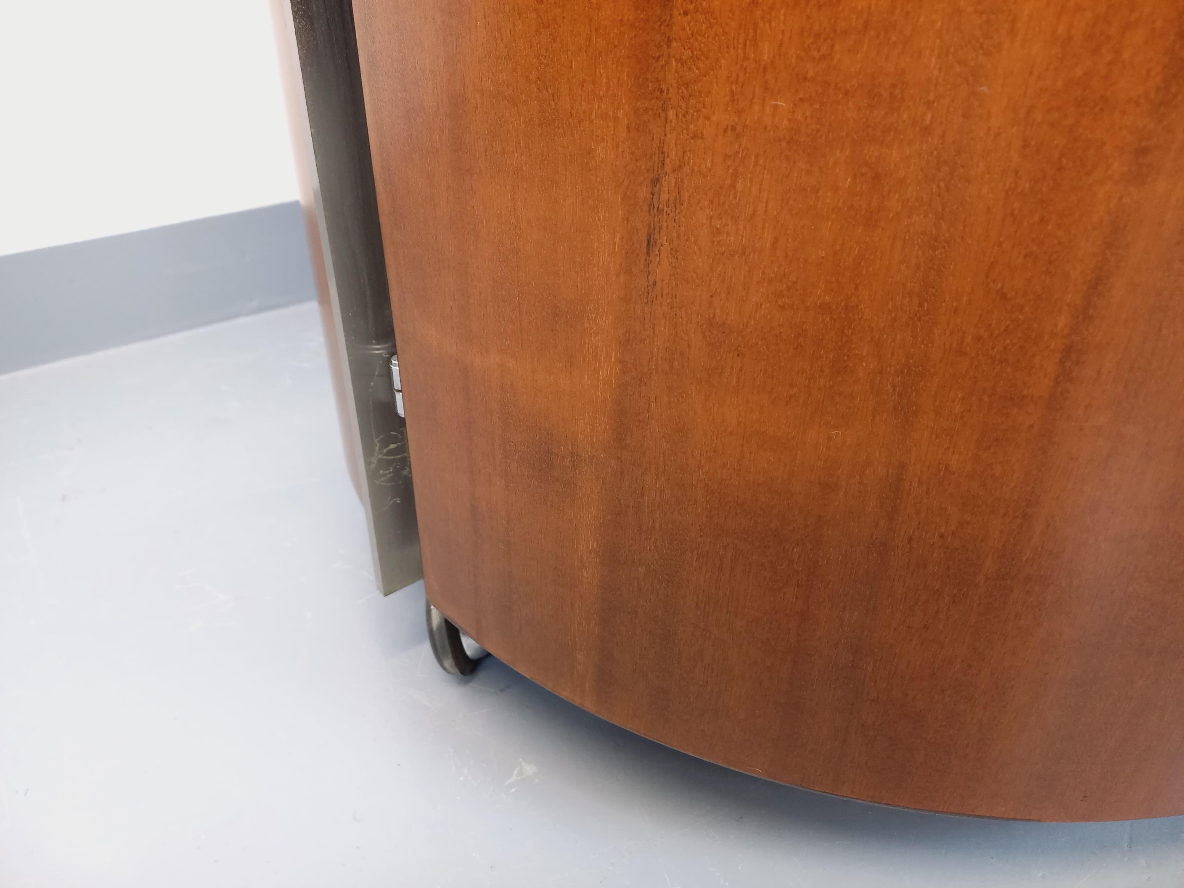 Metà XX secolo Tavolo basso a barra girevole italiano di Eugenio Gerli per Tecno, in legno in vendita