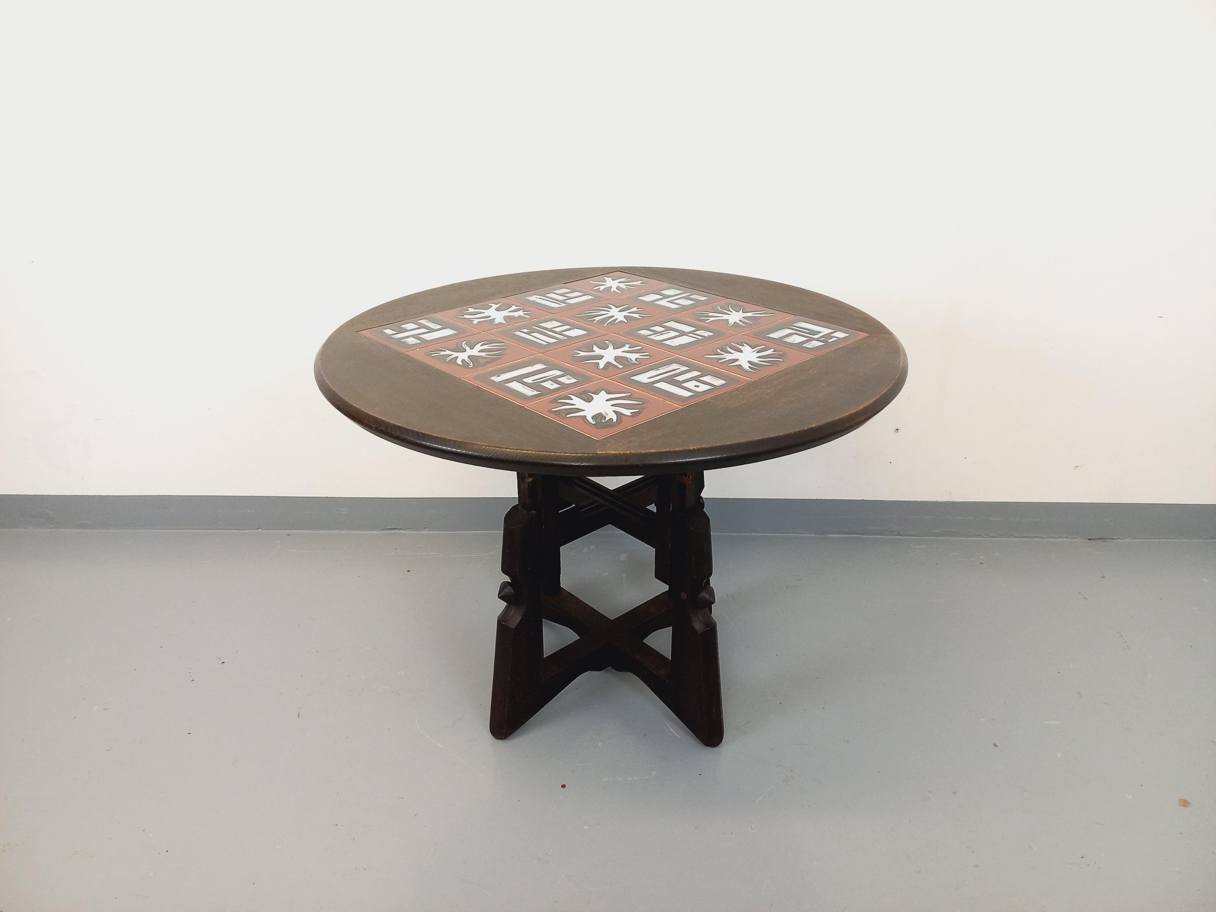 Table basse ronde modulable Guillerme et Chambron en chêne massif et céramique en vente 4