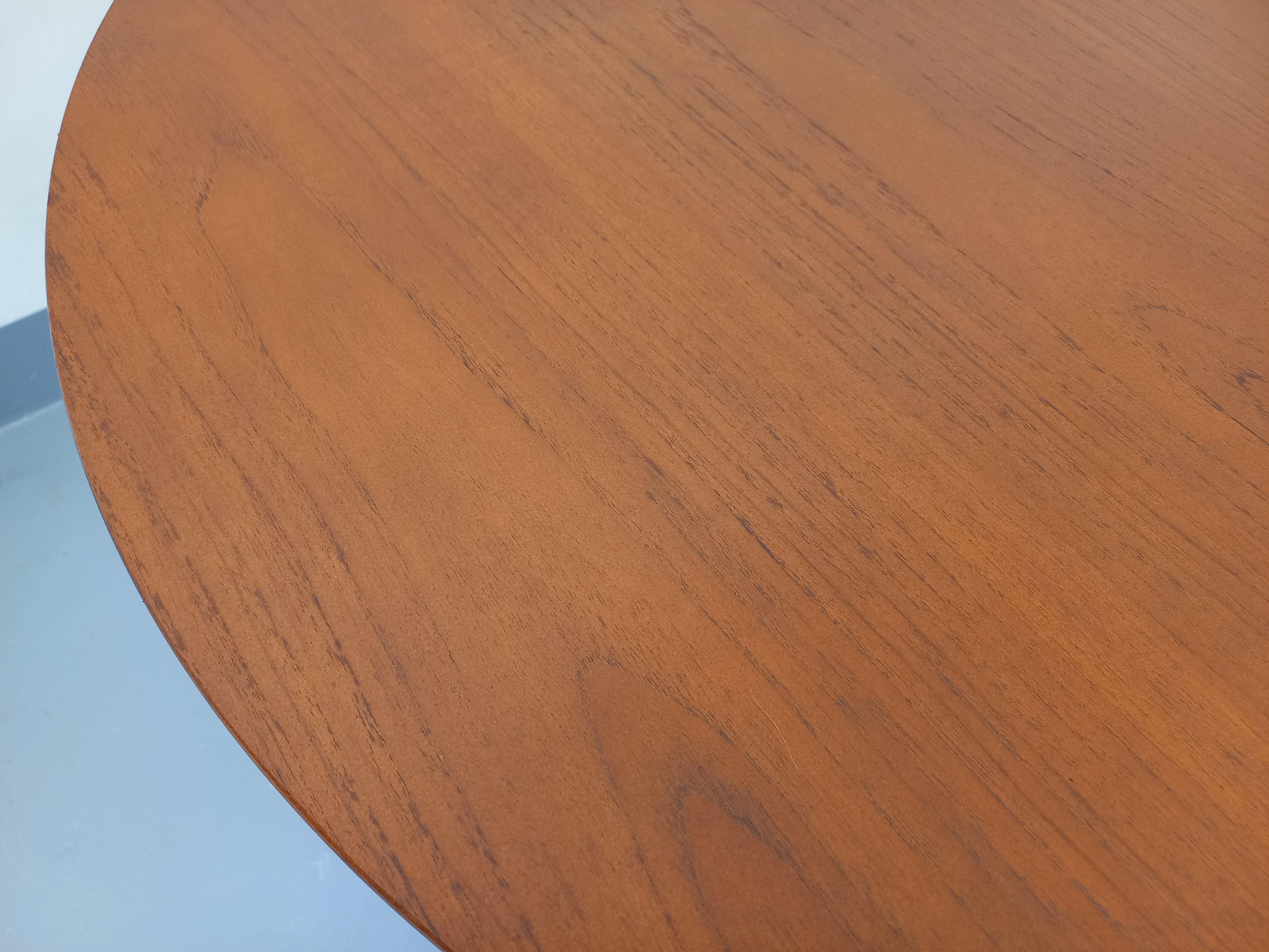 Table basse ronde scandinave danoise vintage Bernhard Pedersen & Son en teck For Sale 3