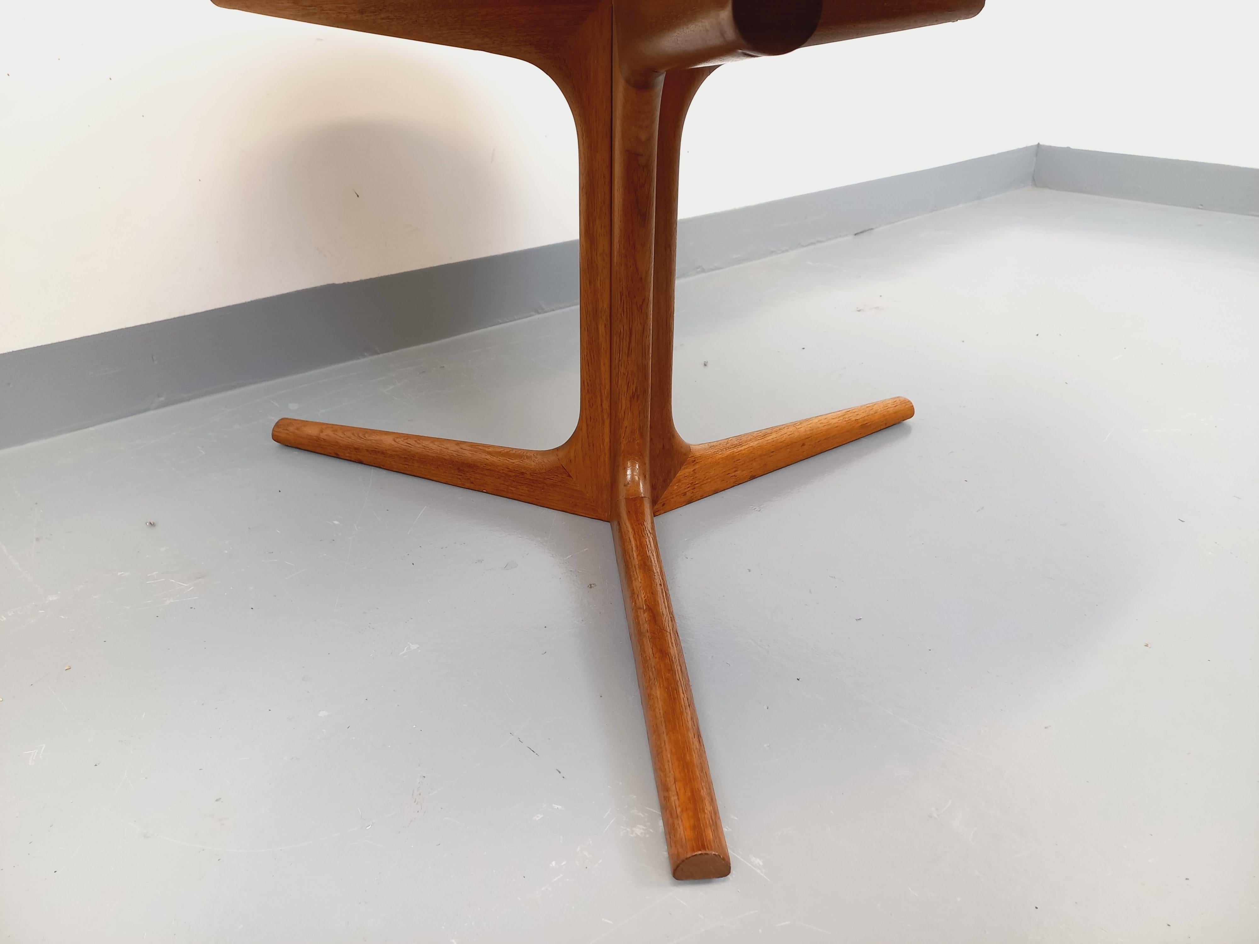 Teak Table basse ronde scandinave danoise vintage Bernhard Pedersen & Son en teck For Sale