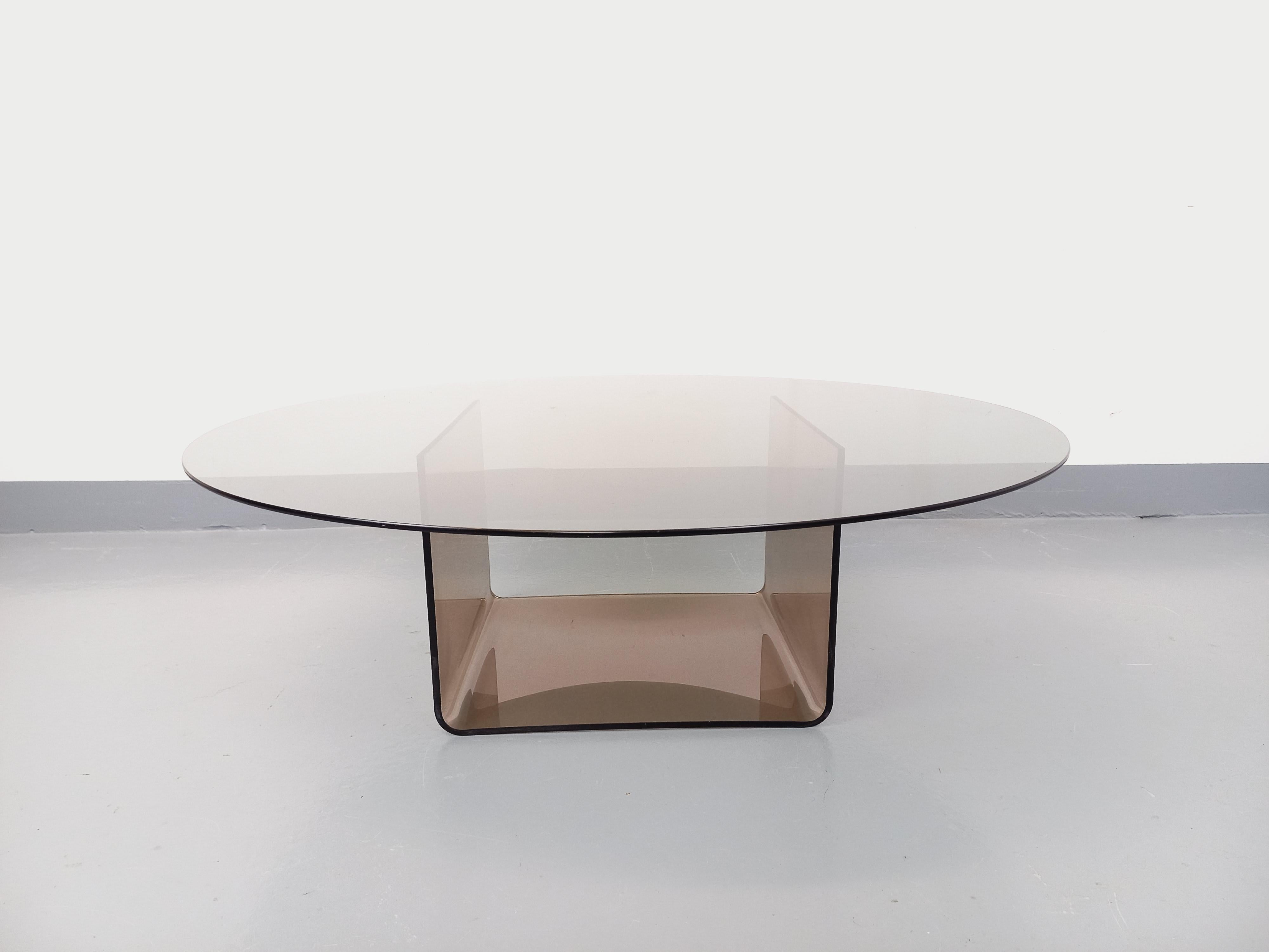 Table basse ronde vintage en verre et plexiglas style A Space Age des années 70 en vente 4