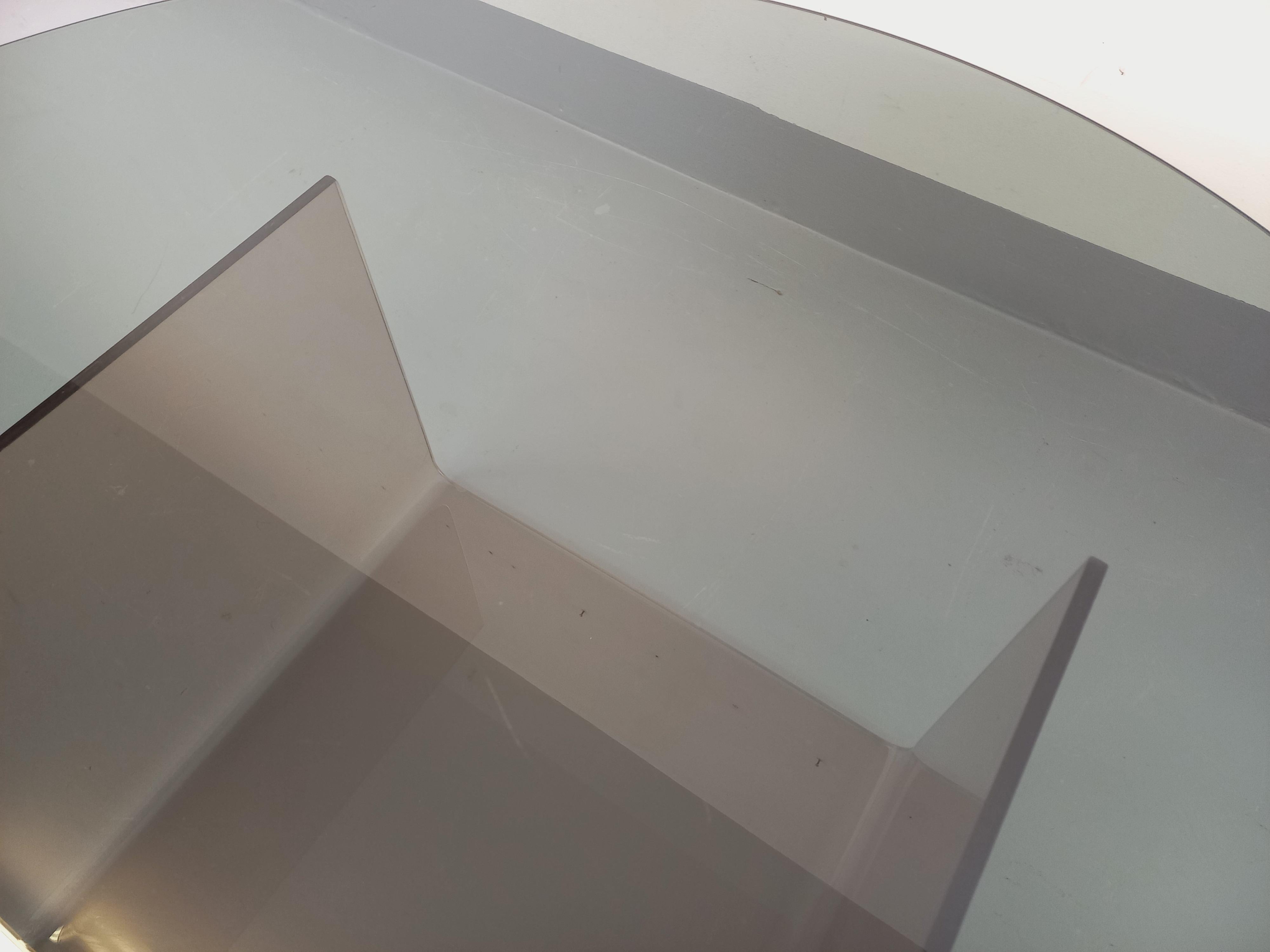 Table basse ronde vintage en verre et plexiglas style A Space Age des années 70 en vente 7
