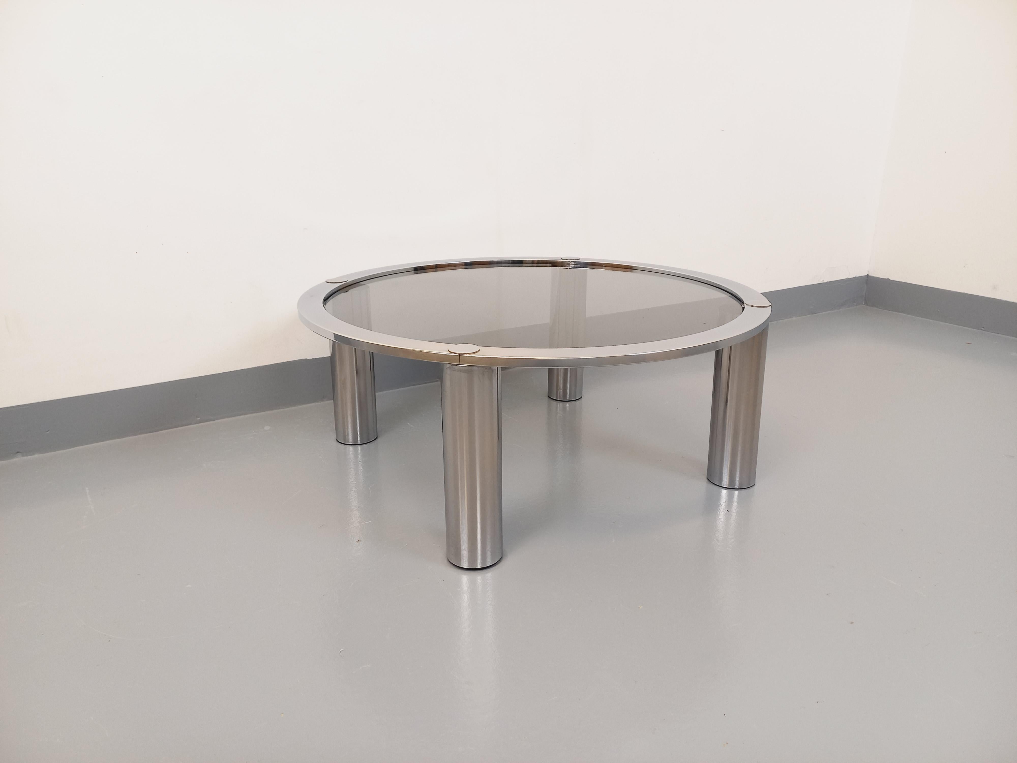 Table basse ronde vintage en verre fumé et métal chromé des années 70 Bon état - En vente à BESANÇON, FR