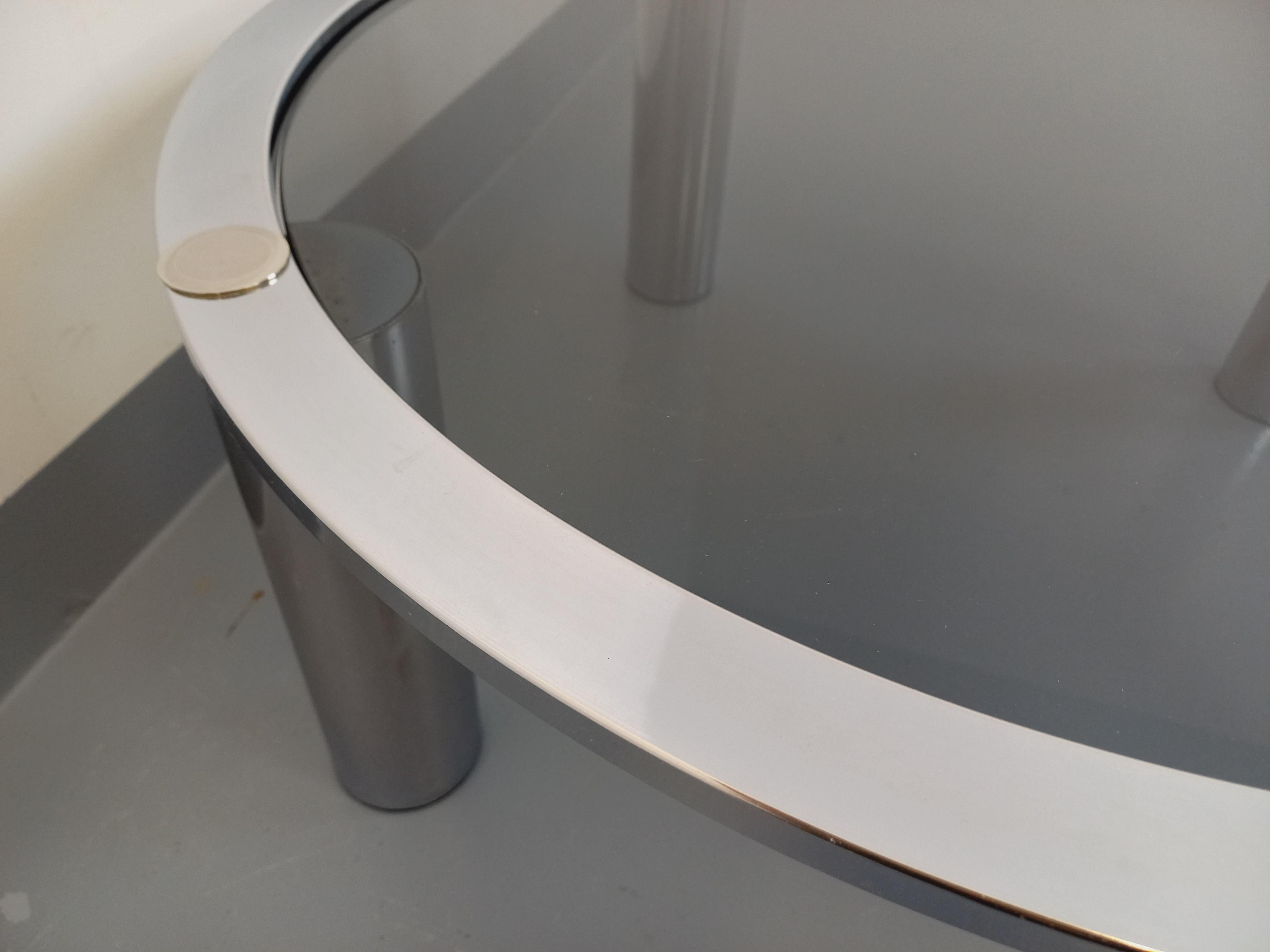 Fin du 20e siècle Table basse ronde vintage en verre fumé et métal chromé des années 70 en vente