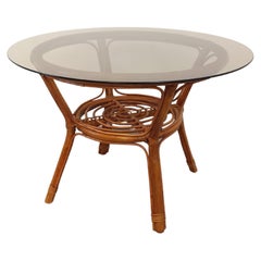 Table basse ronde vintage en verre fumé et rotin des années 70