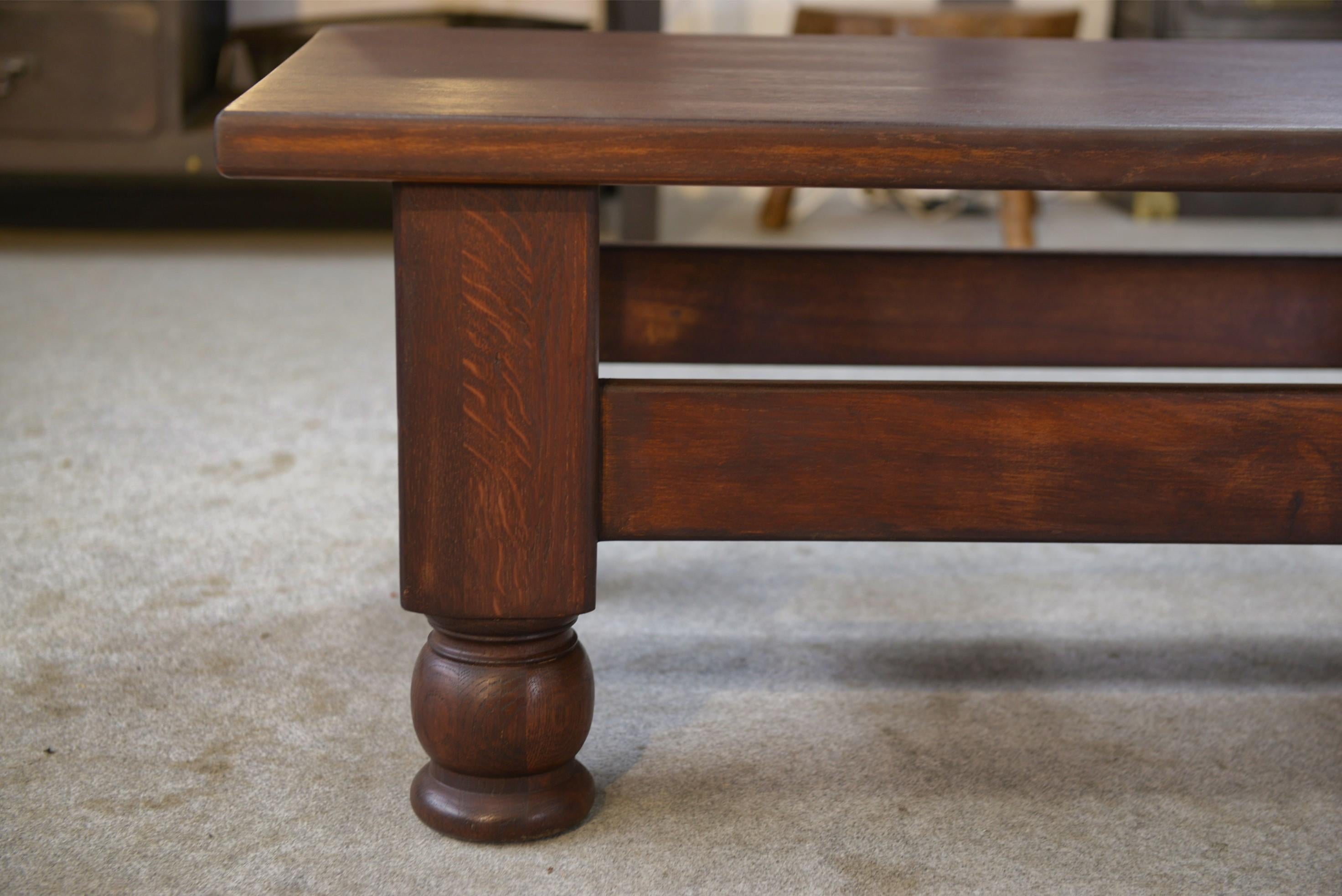 Rustikaler Tisch aus Holz 1960 (Eichenholz) im Angebot