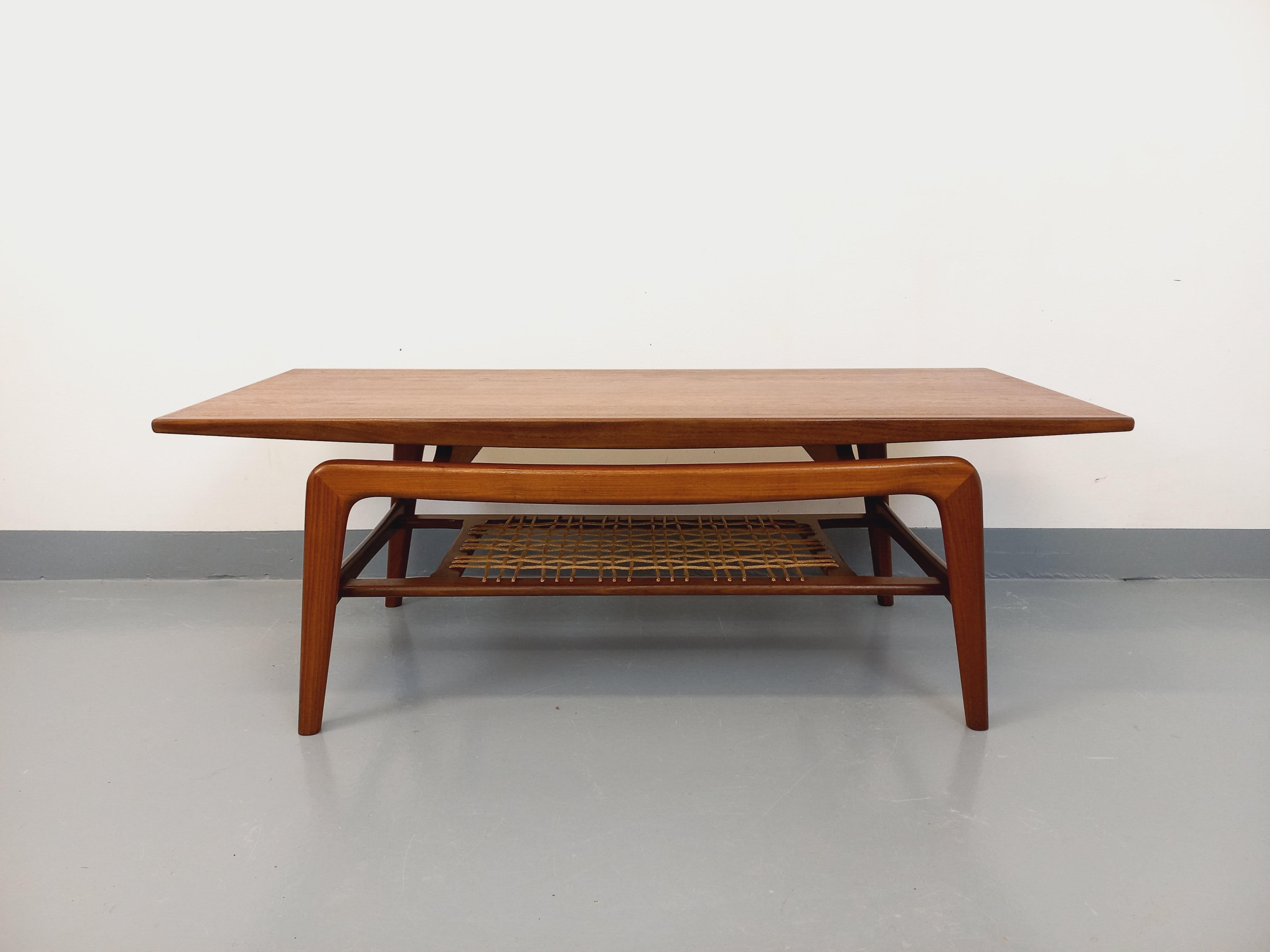 Scandinave moderne Table basse scandinave en teck et corde d'Arne Hovmand Olsen pour Samcom