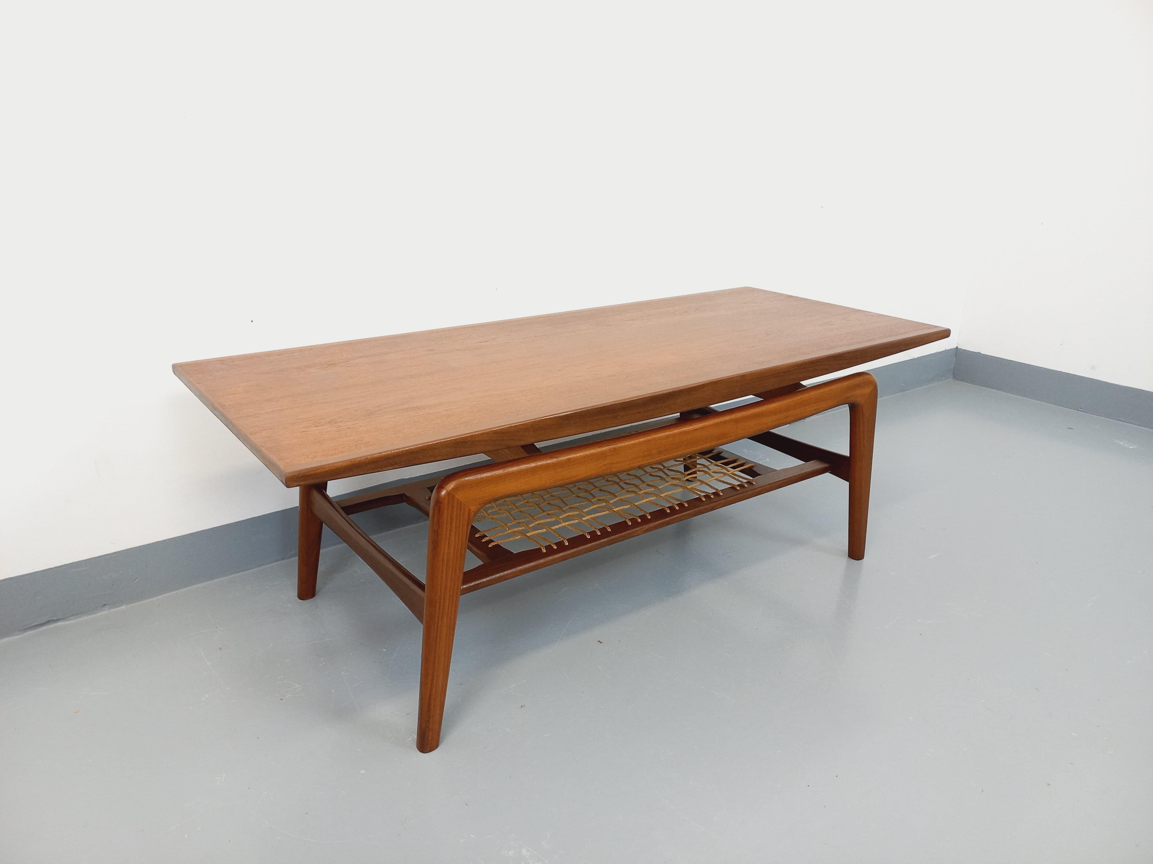 Scandinave Table basse scandinave en teck et corde d'Arne Hovmand Olsen pour Samcom
