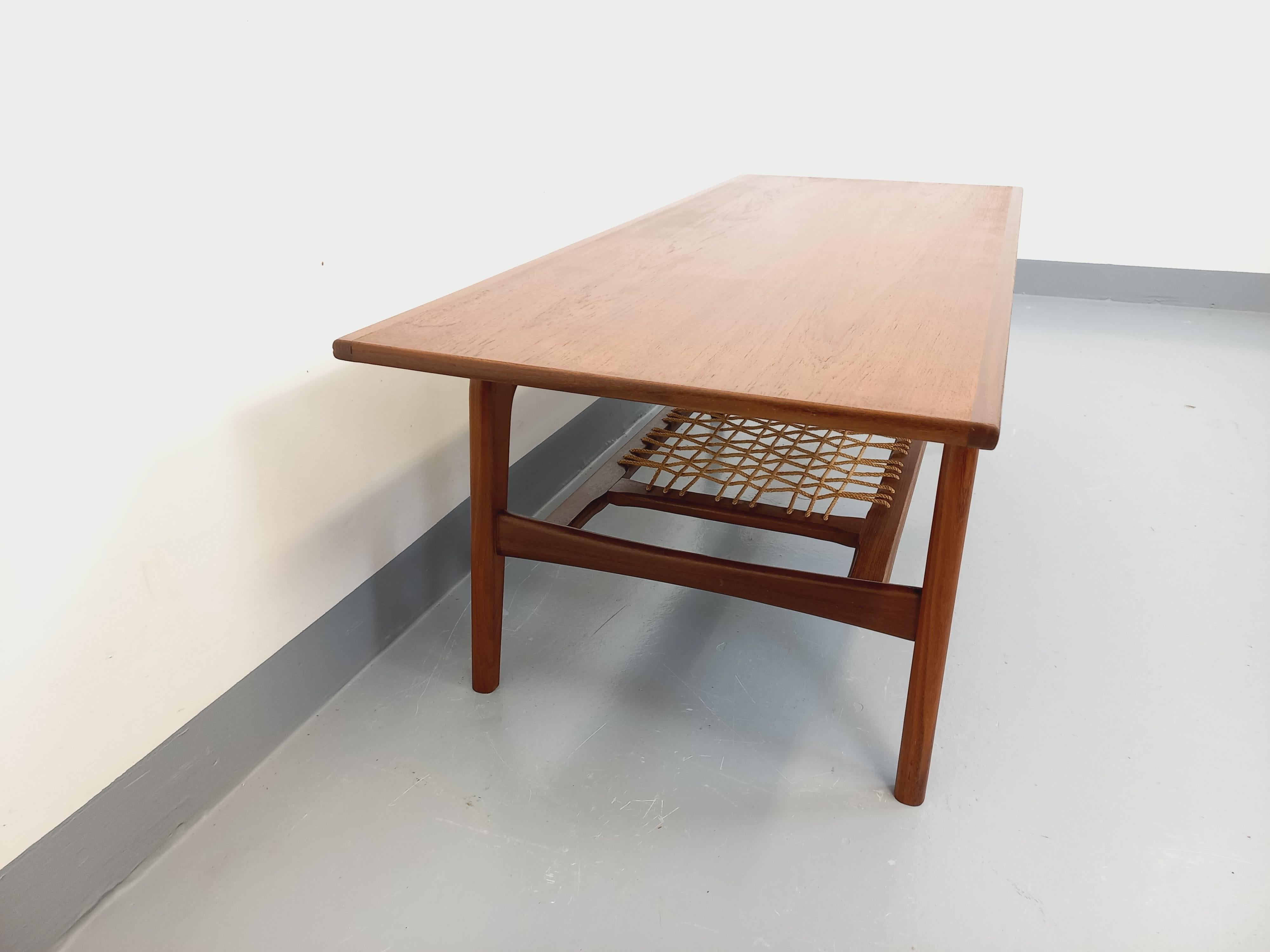 Table basse scandinave en teck et corde d'Arne Hovmand Olsen pour Samcom Bon état à BESANÇON, FR