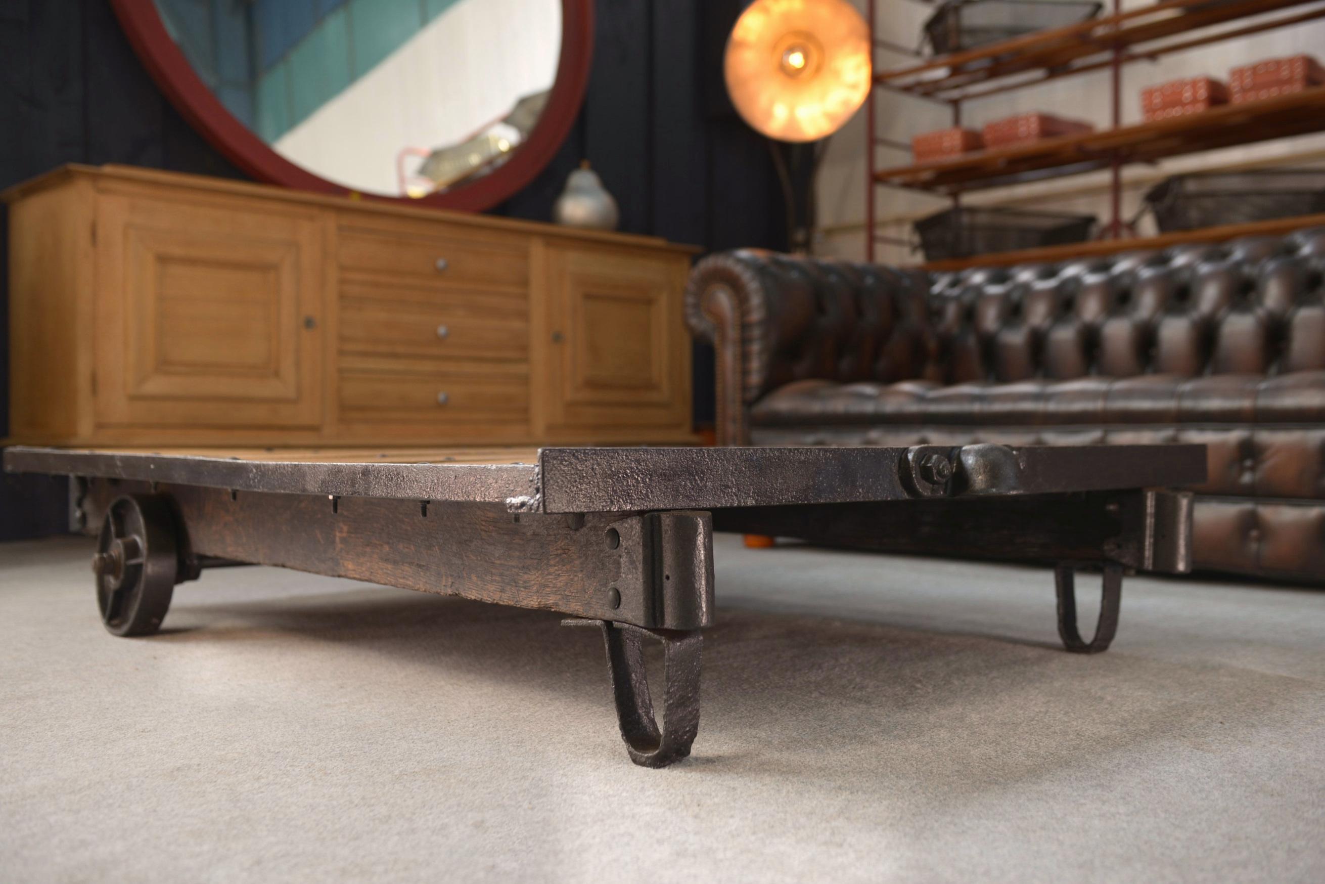 Table basse SNCF estampillée Paris en venta 8
