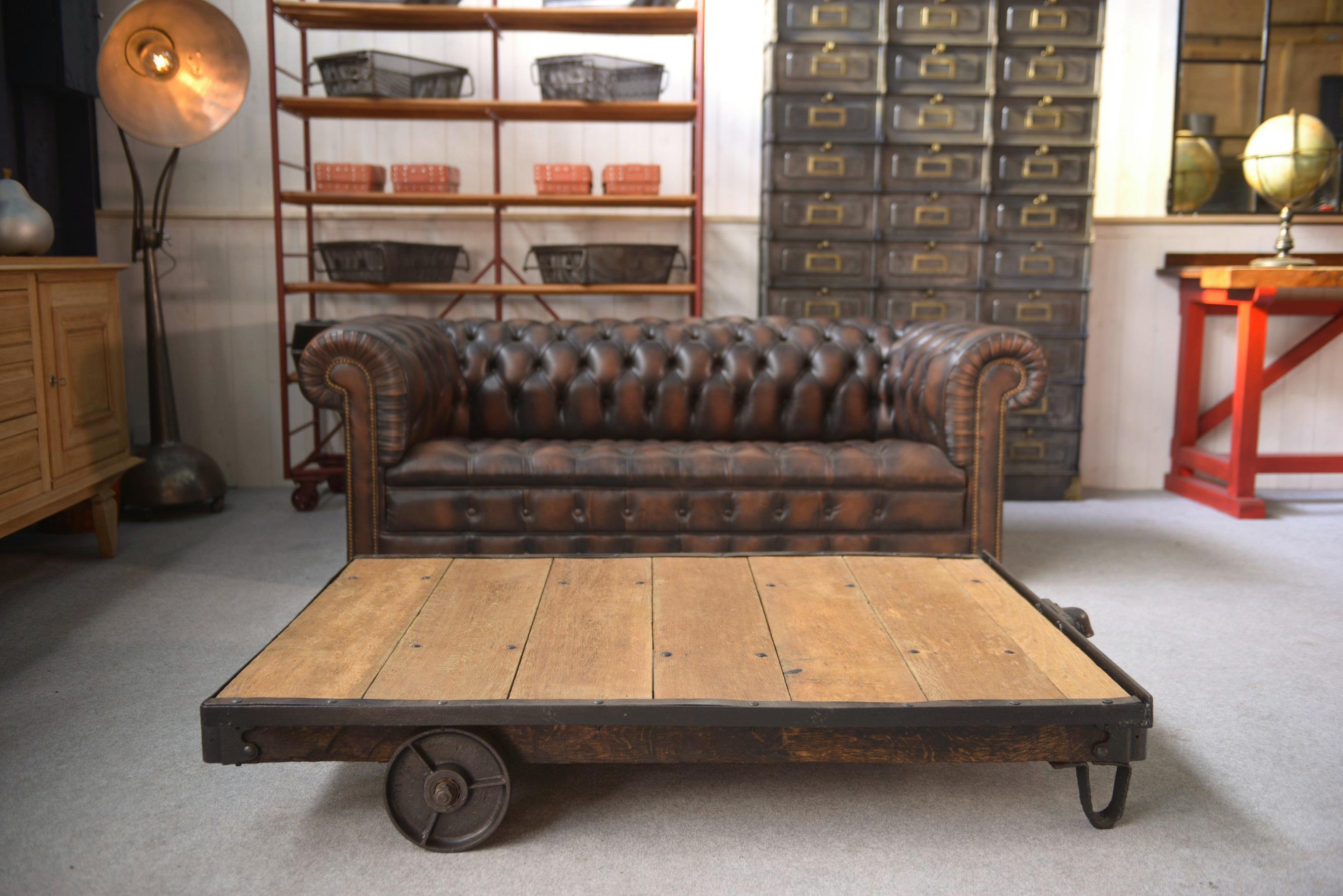 Table basse SNCF estampillée Paris Metal en venta