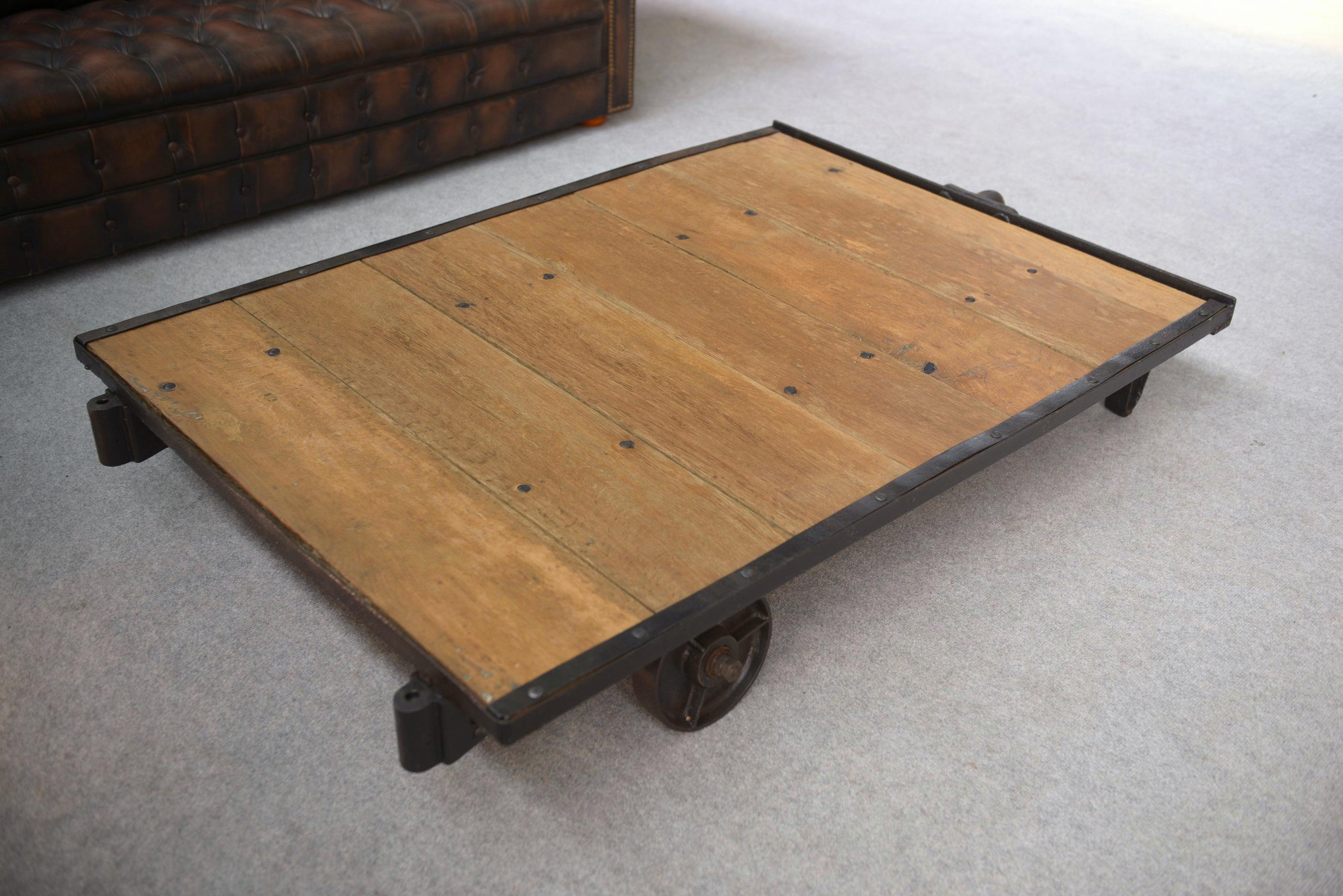Table basse SNCF estampillée Paris en venta 1
