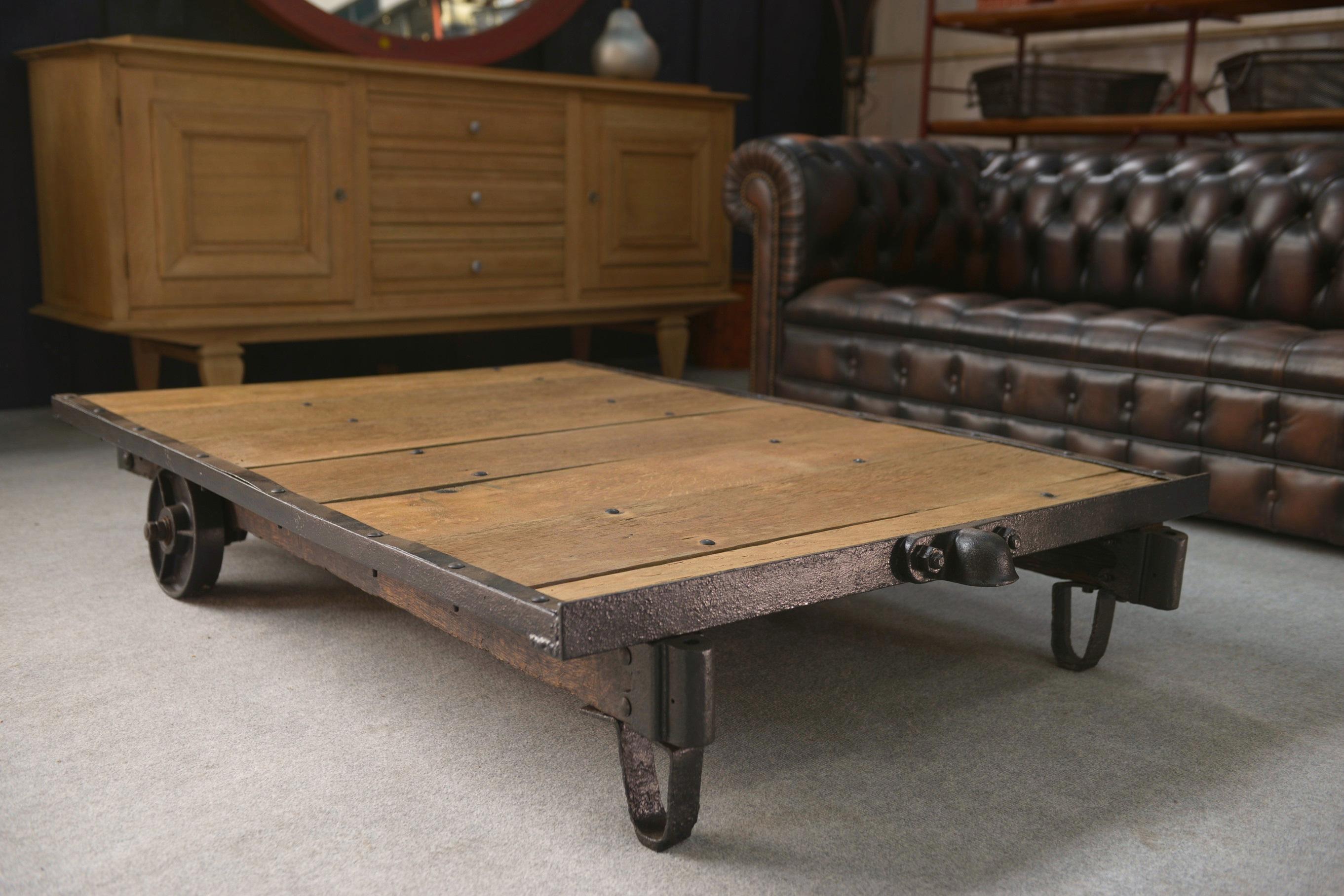 Table basse SNCF estampillée Paris en venta 2