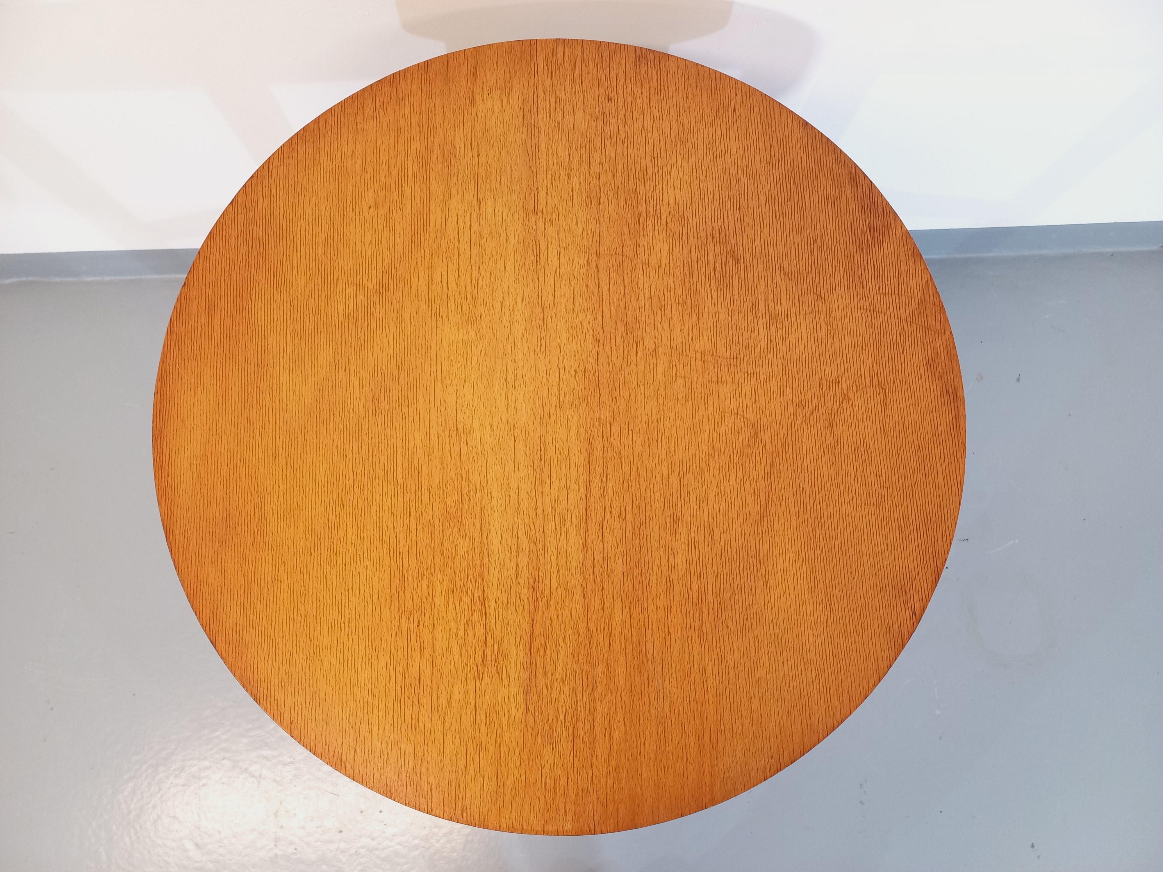 Français Table basse / table d'appoint / guéridon vintage en bois clair des années 50 60 en vente