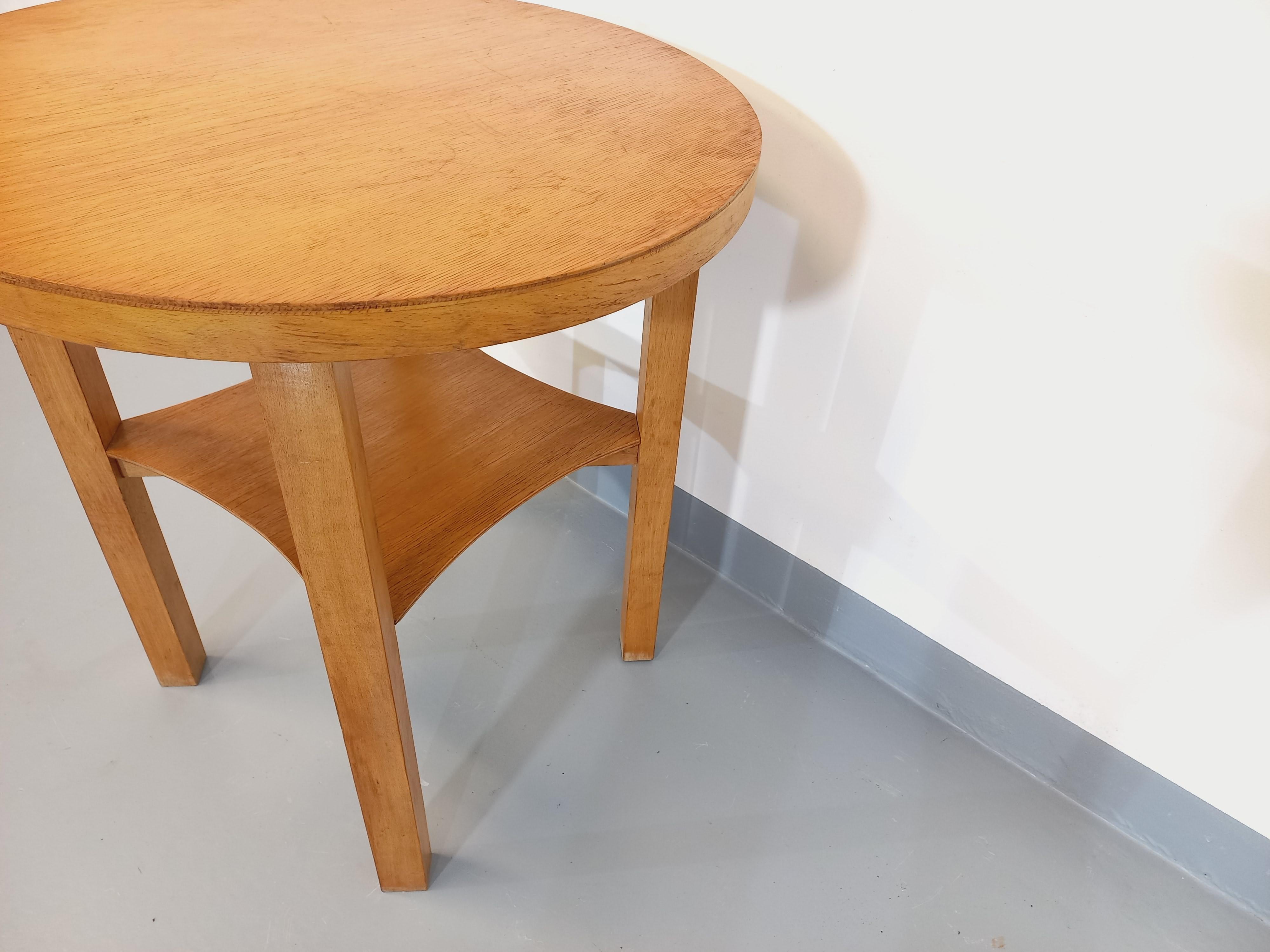 Table basse / table d'appoint / guéridon vintage en bois clair des années 50 60 Bon état - En vente à BESANÇON, FR
