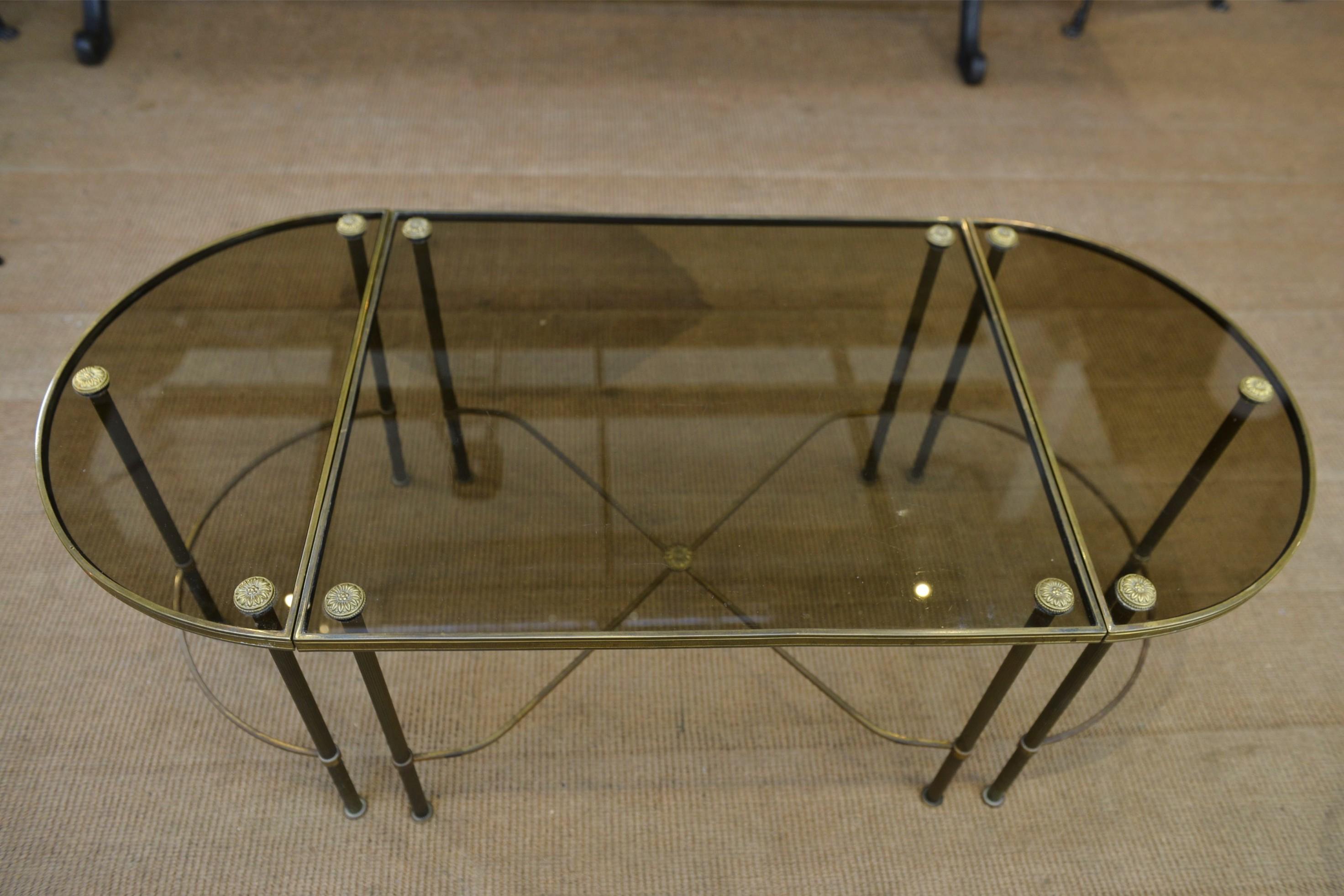 French Table Basse Tripartite en Laiton et Verre par Maison Bagues, France, 1960s For Sale