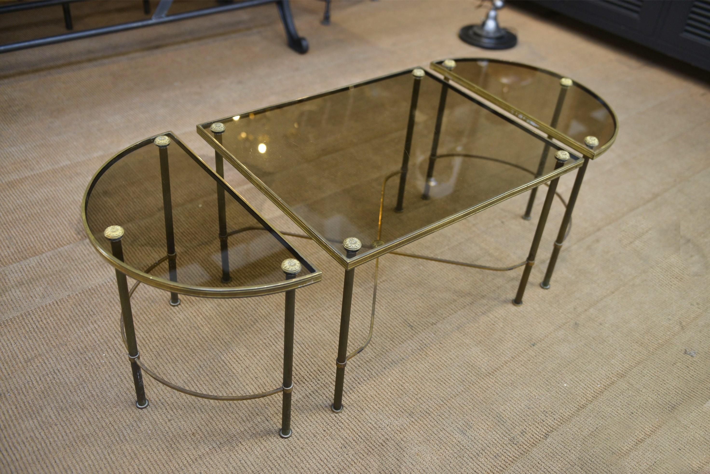 Table Basse Tripartite en Laiton et Verre par Maison Bagues, France, 1960s In Good Condition For Sale In TOURCOING, FR