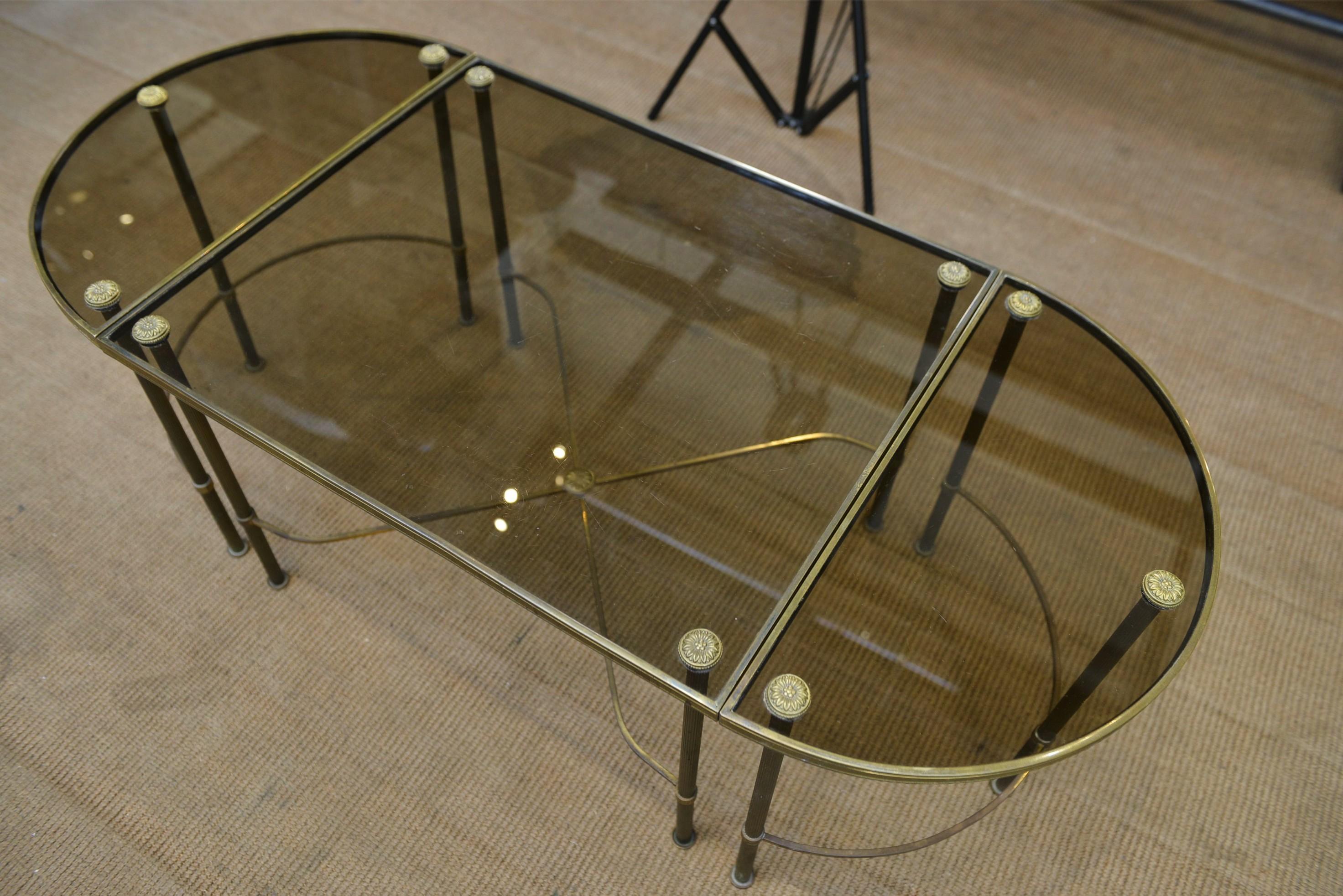 Mid-20th Century Table Basse Tripartite en Laiton et Verre par Maison Bagues, France, 1960s For Sale