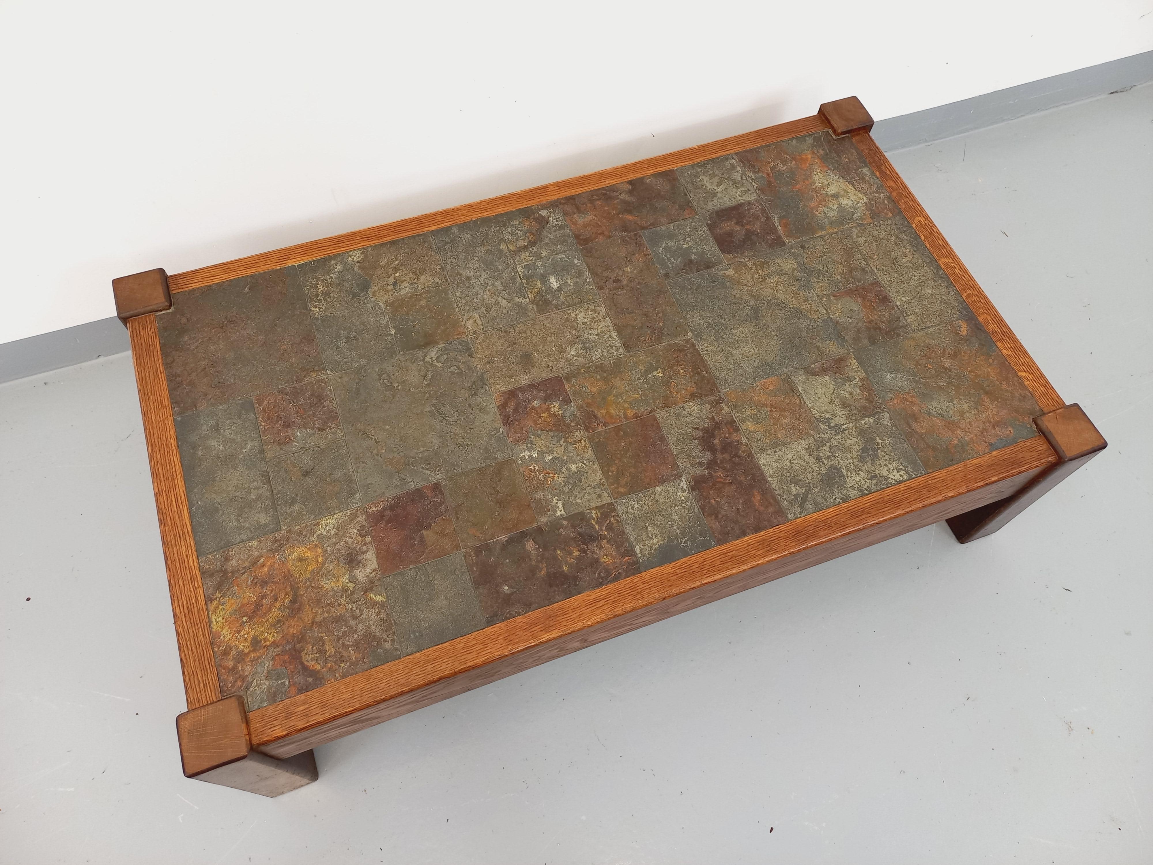 Table basse vintage brutaliste en chêne et ardoise des années 60 70 3