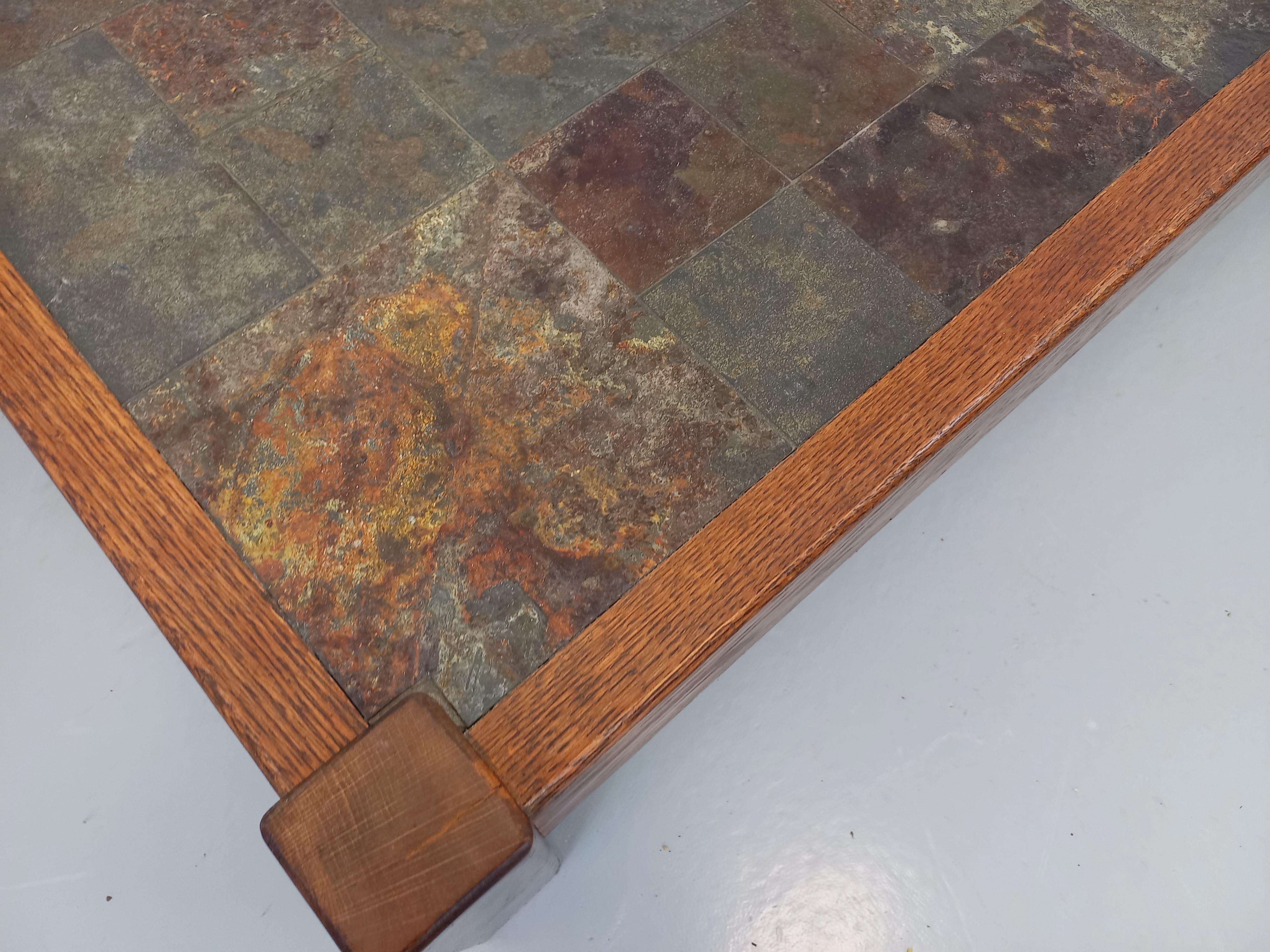 Table basse vintage brutaliste en chêne et ardoise des années 60 70 4