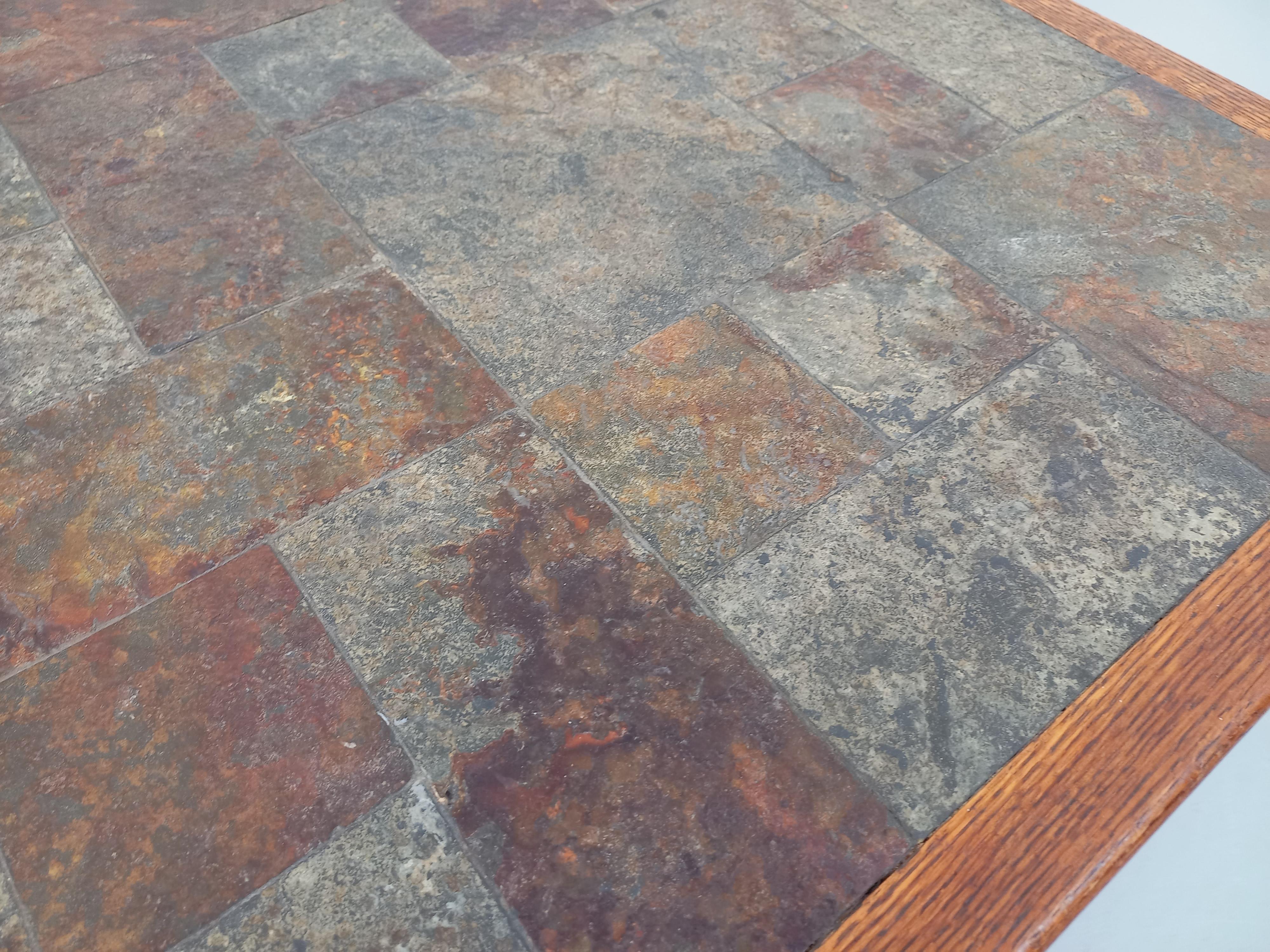 Table basse vintage brutaliste en chêne et ardoise des années 60 70 5