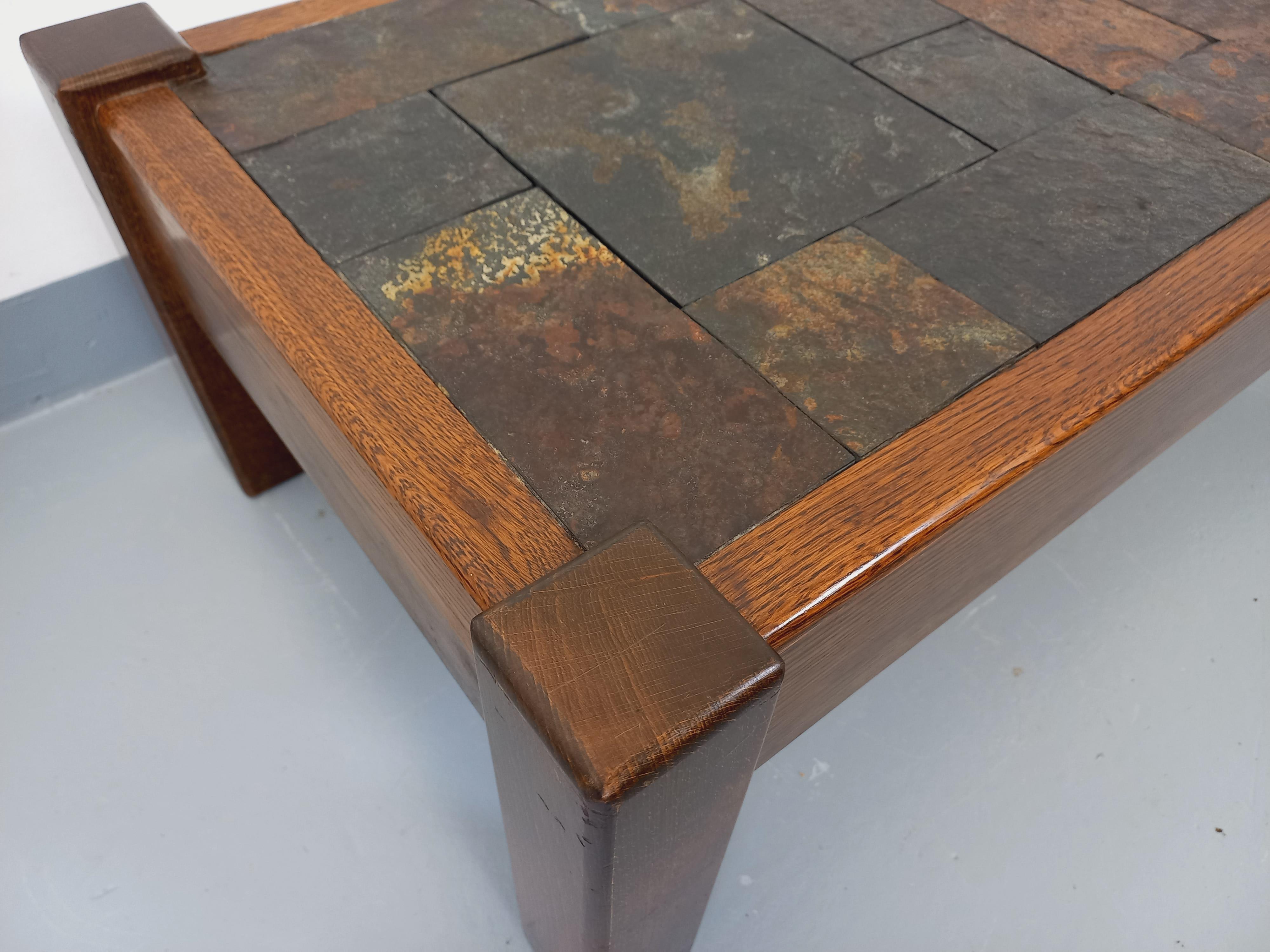 Table basse vintage brutaliste en chêne et ardoise des années 60 70 For Sale 5