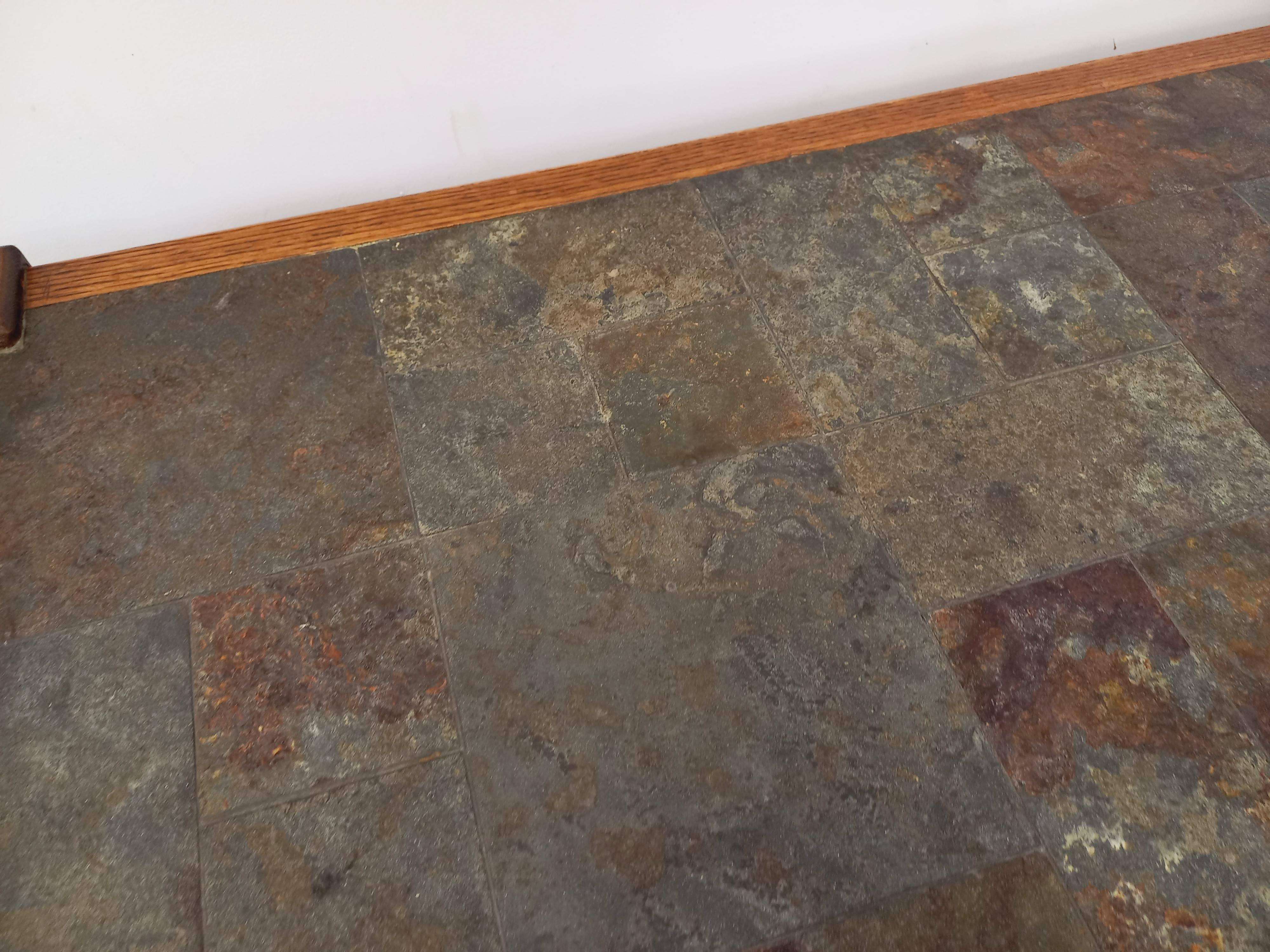 Table basse vintage brutaliste en chêne et ardoise des années 60 70 6
