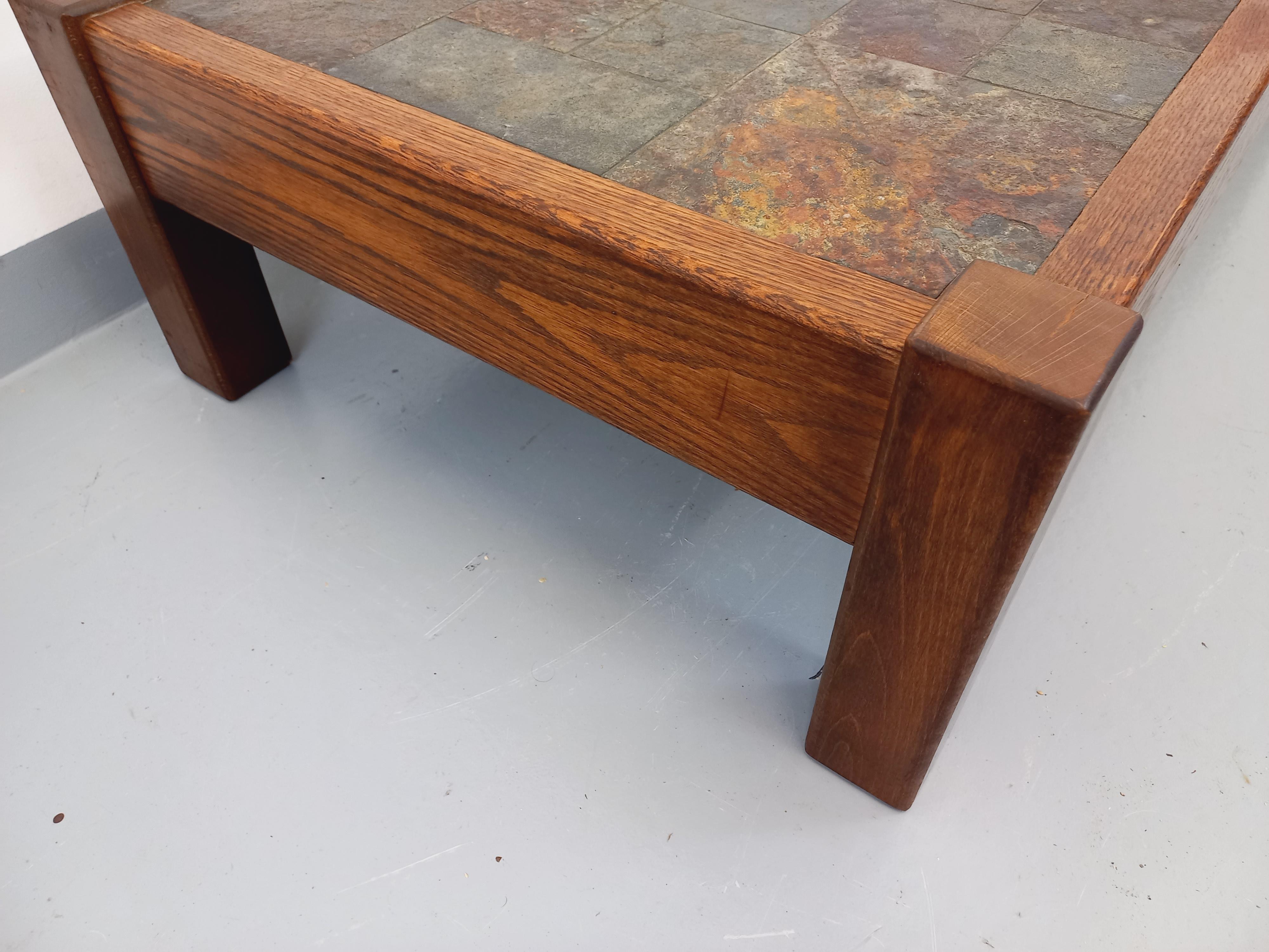 Table basse vintage brutaliste en chêne et ardoise des années 60 70 7
