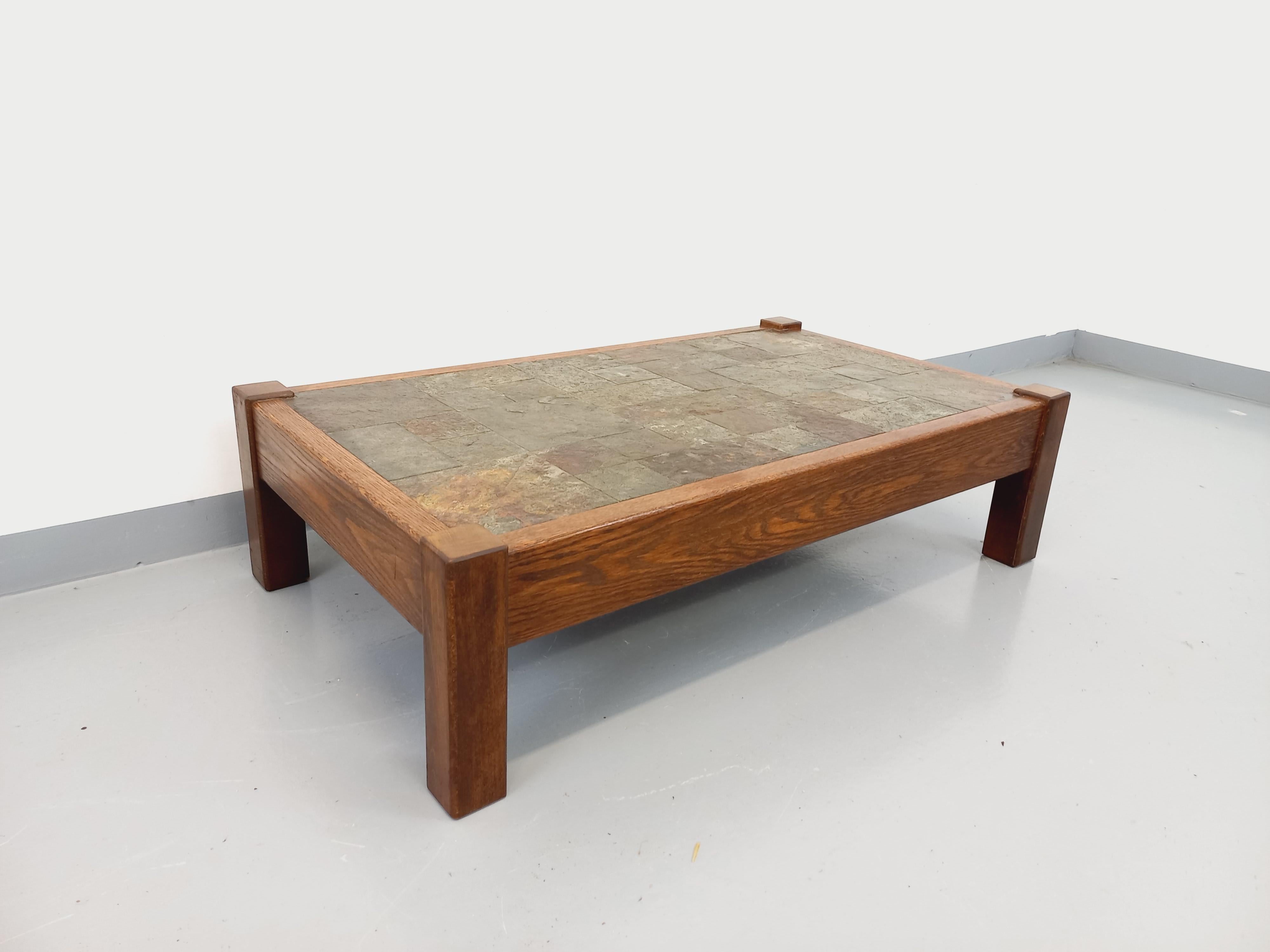 Late 20th Century Table basse vintage brutaliste en chêne et ardoise des années 60 70