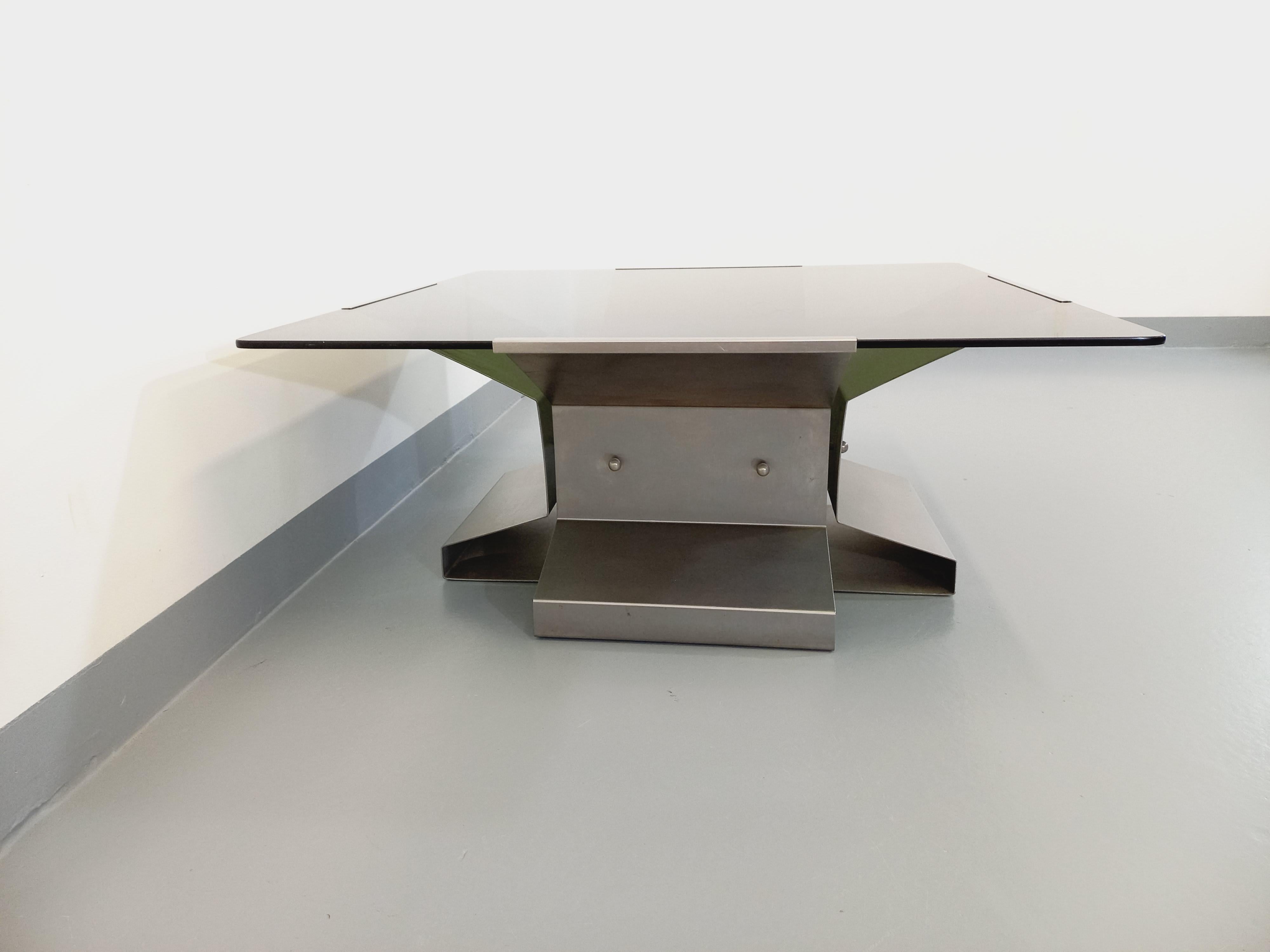 Table basse vintage carrée de François Monnet en acier et verre fumé années 70 4
