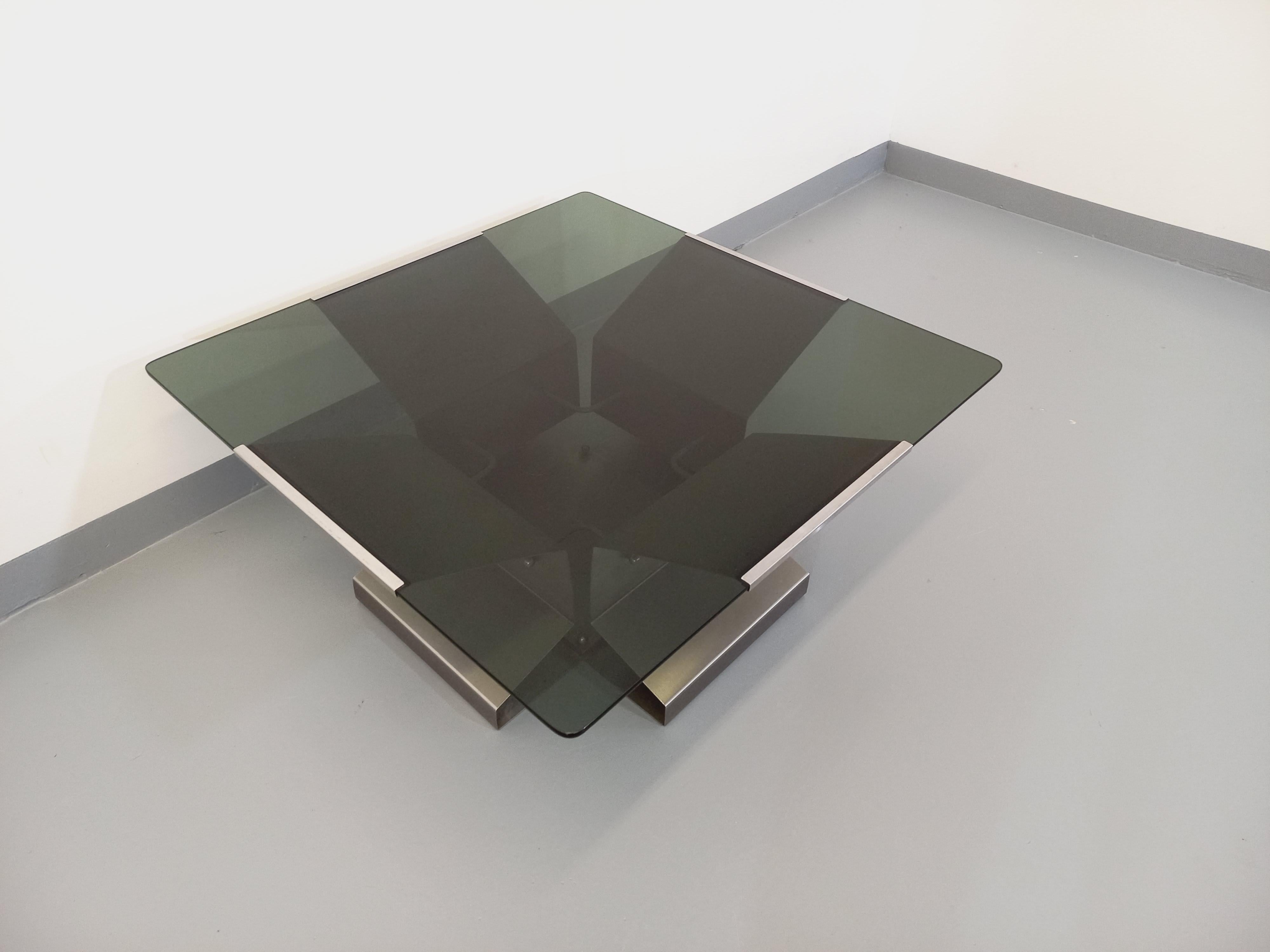 Table basse vintage carrée de François Monnet en acier et verre fumé années 70 5