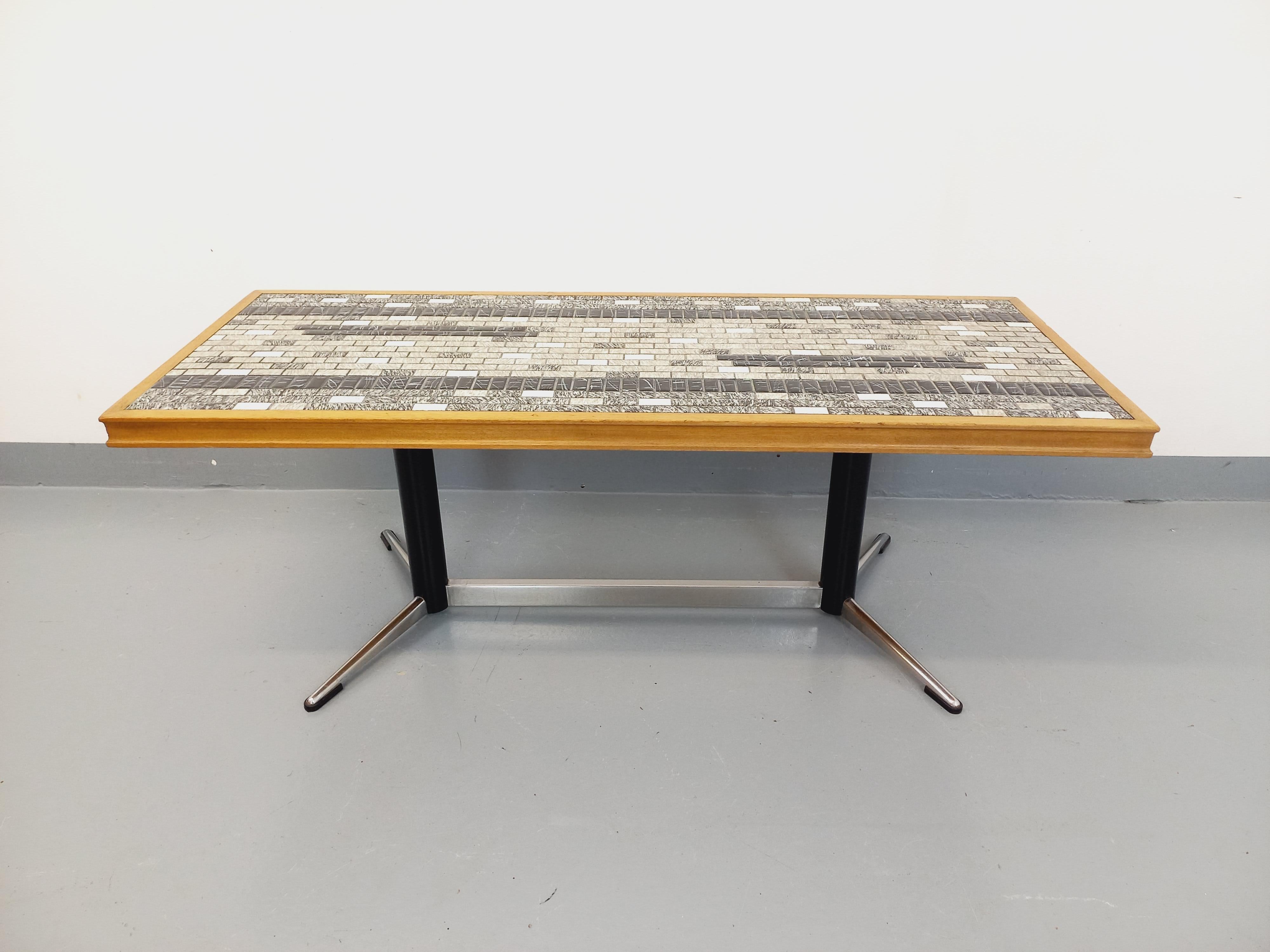 Niedriger Vintage-Tisch aus den 60er und 70er Jahren aus Stahl, Holz und Metall im Angebot 5