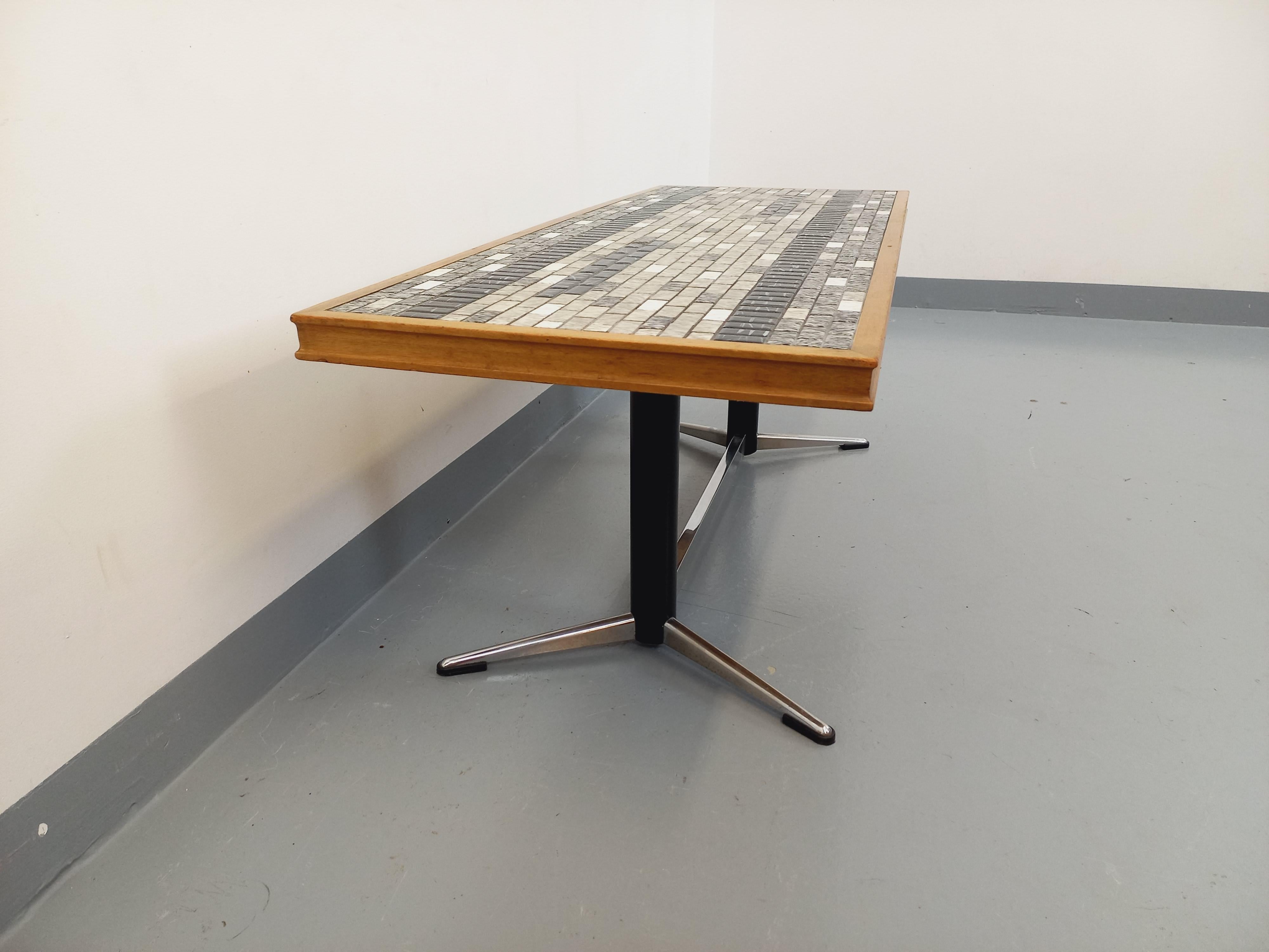 Niedriger Vintage-Tisch aus den 60er und 70er Jahren aus Stahl, Holz und Metall im Angebot 8
