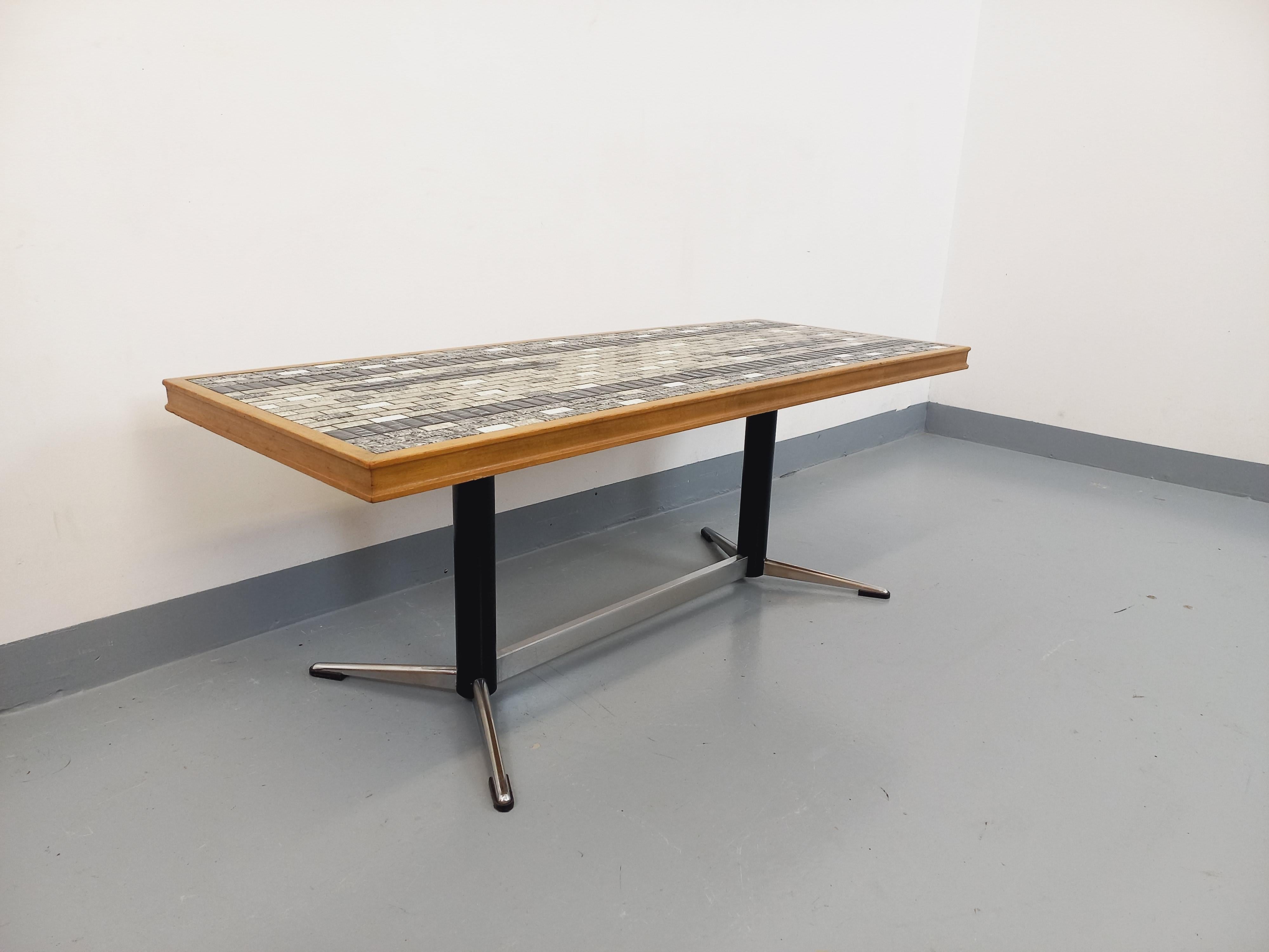 Niedriger Vintage-Tisch aus den 60er und 70er Jahren aus Stahl, Holz und Metall im Angebot 2