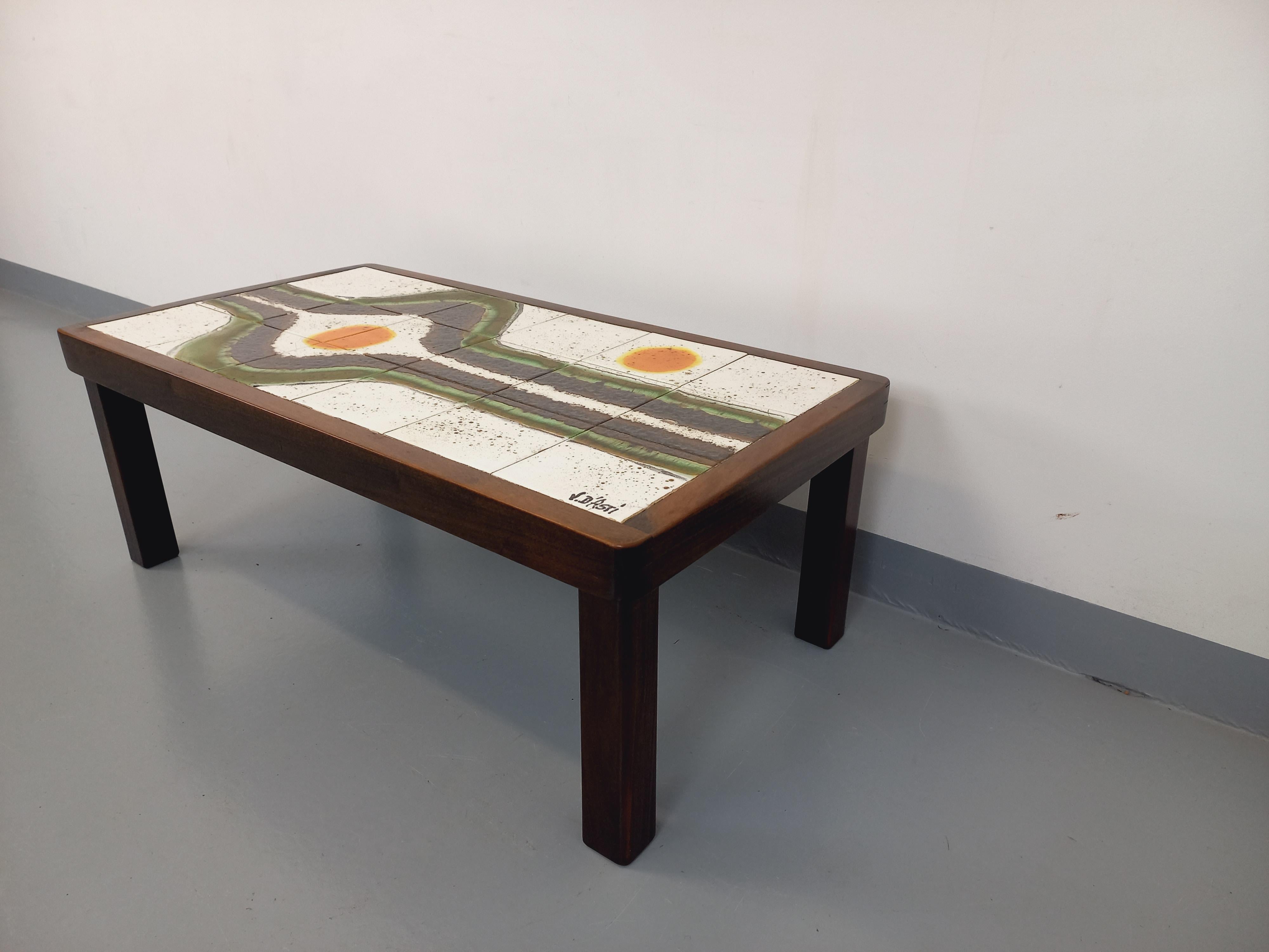 Table basse vintage en bois foncé et céramique de Vallauris signée Jean d’Asti 9