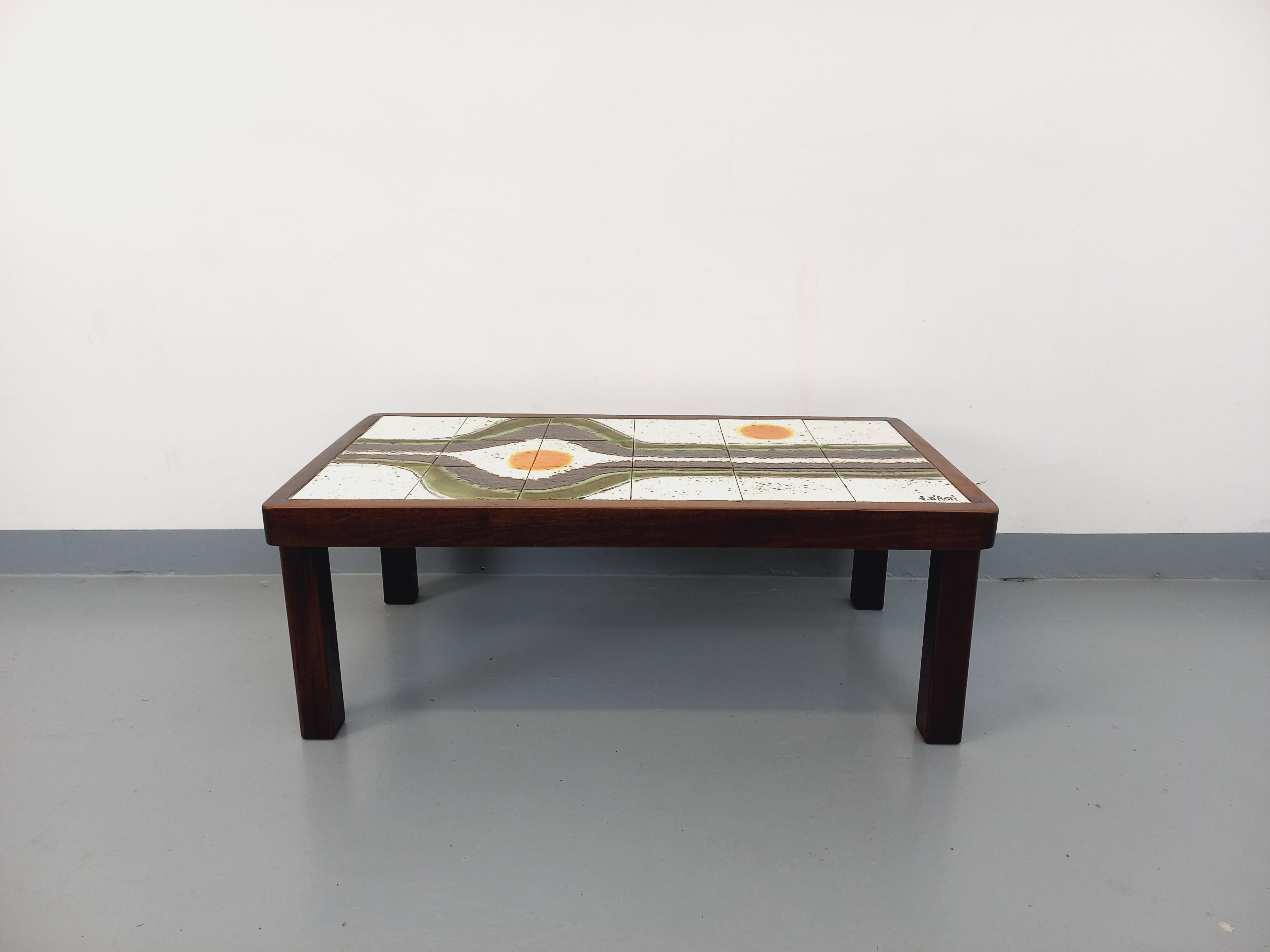 Ceramic Table basse vintage en bois foncé et céramique de Vallauris signée Jean d’Asti