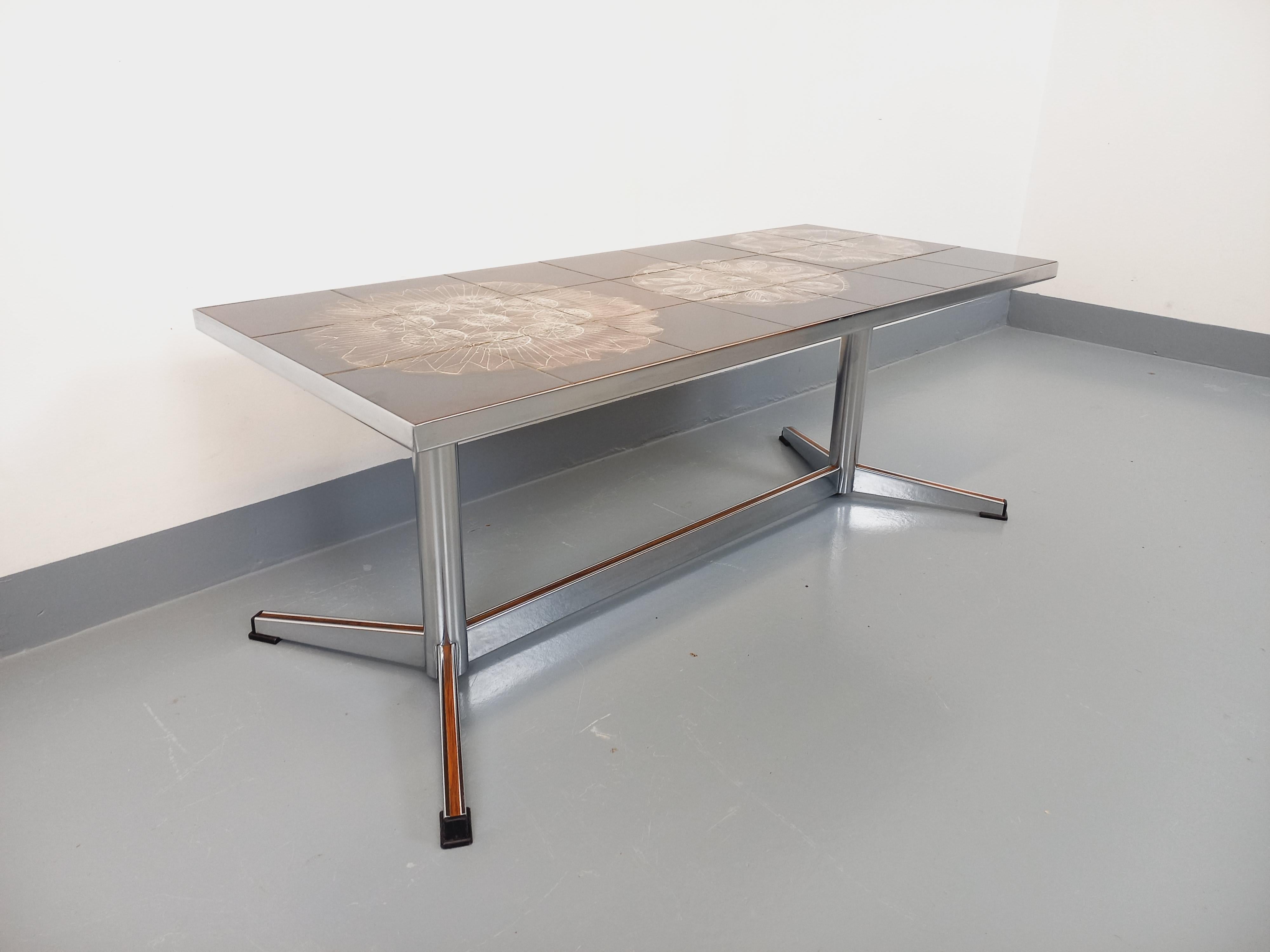 Table basse vintage en céramique et métal chromé des années 70 Bon état - En vente à BESANÇON, FR
