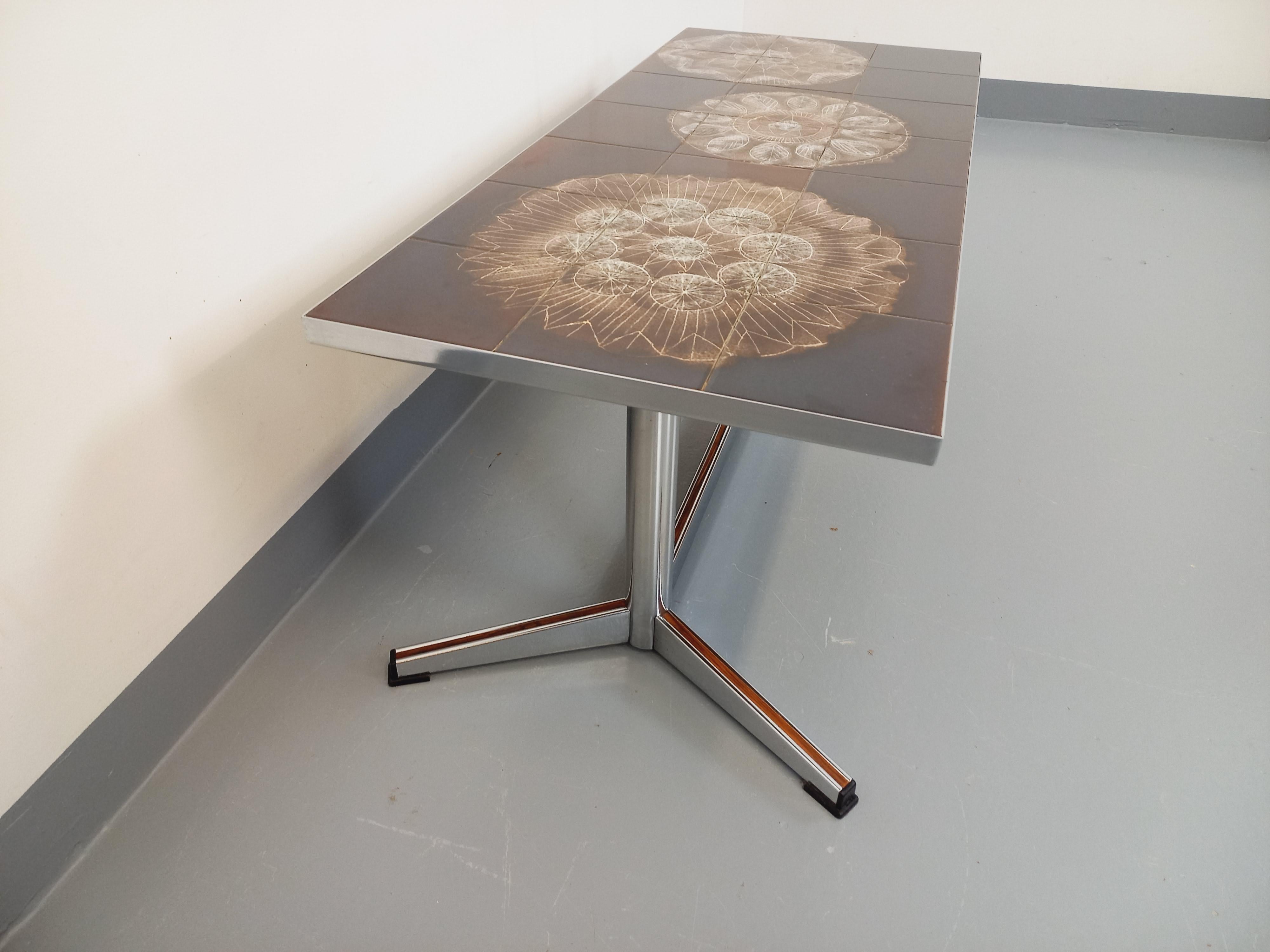 Fin du 20e siècle Table basse vintage en céramique et métal chromé des années 70 en vente