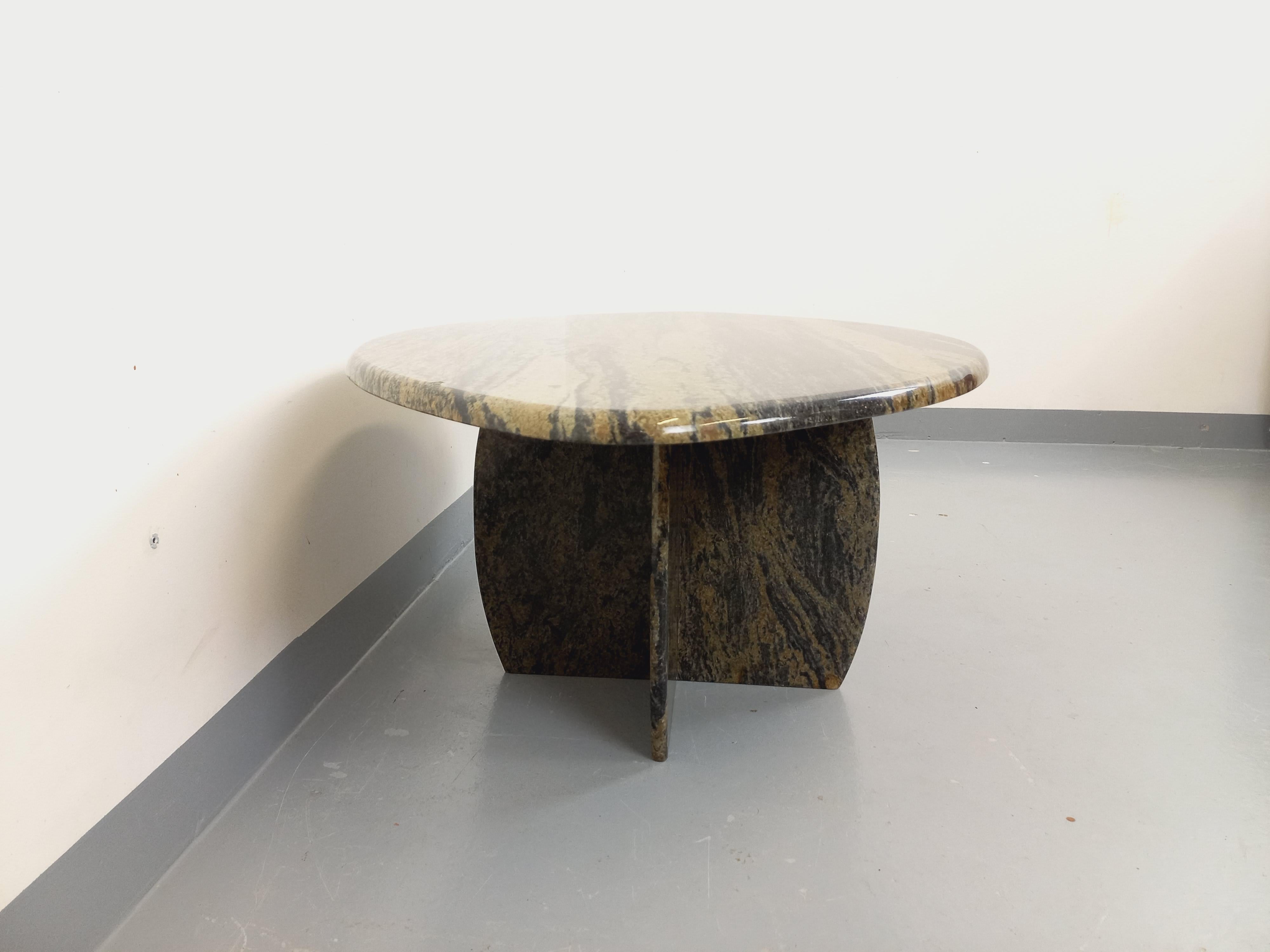 Table basse vintage en granit des années 70 en vente 3