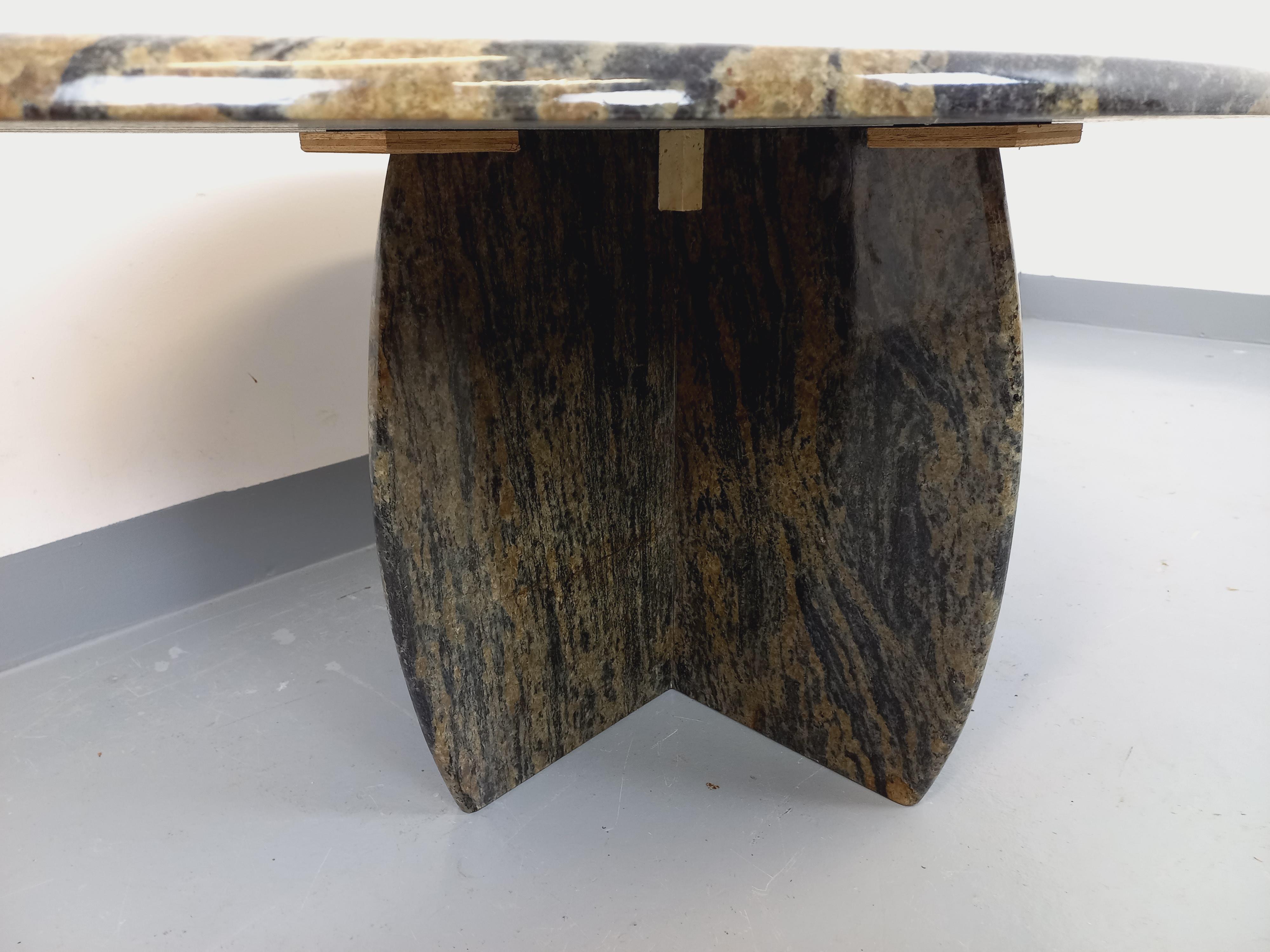 Table basse vintage en granit des années 70 en vente 4