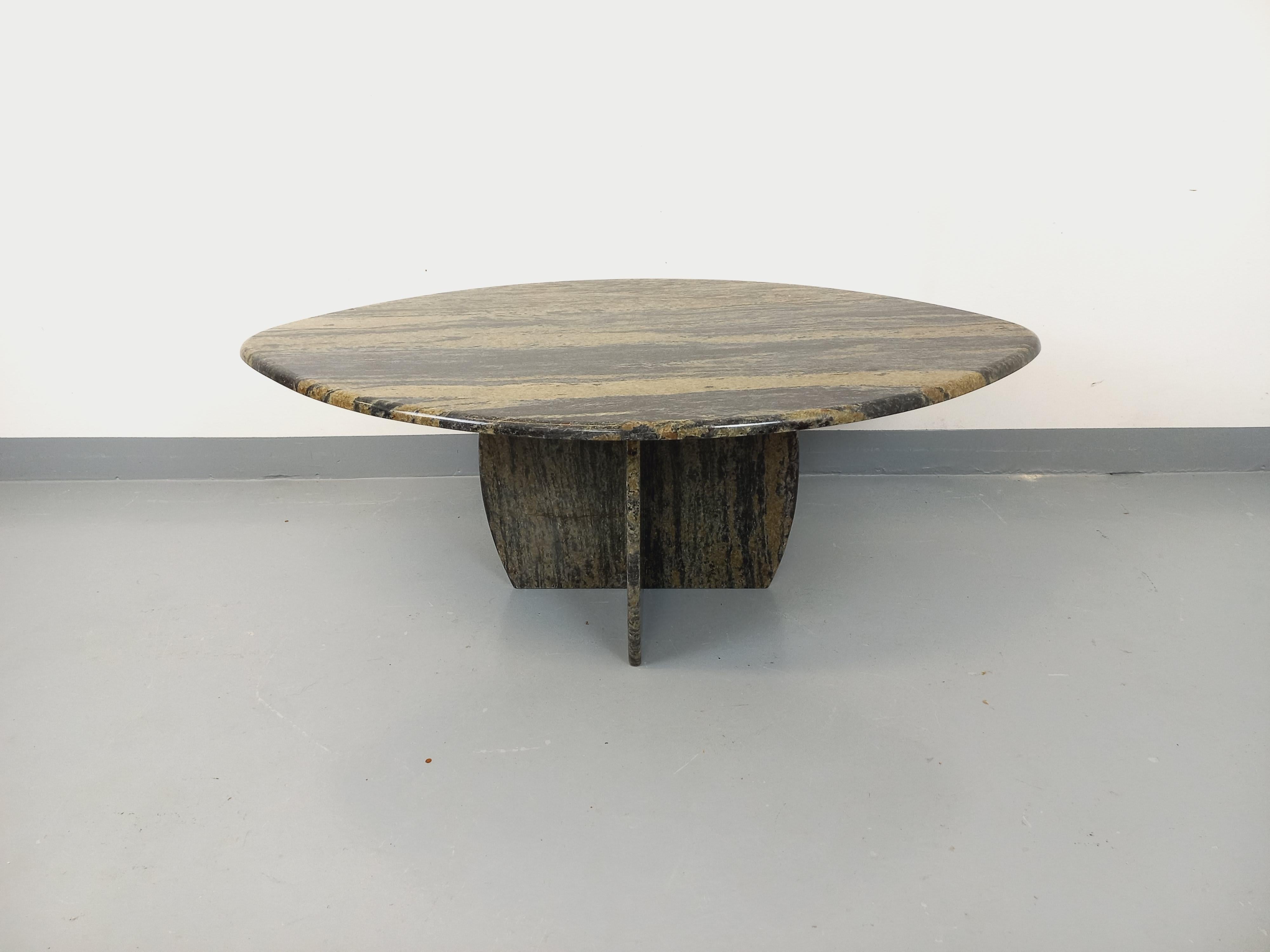 Table basse vintage en granit des années 70 en vente 5