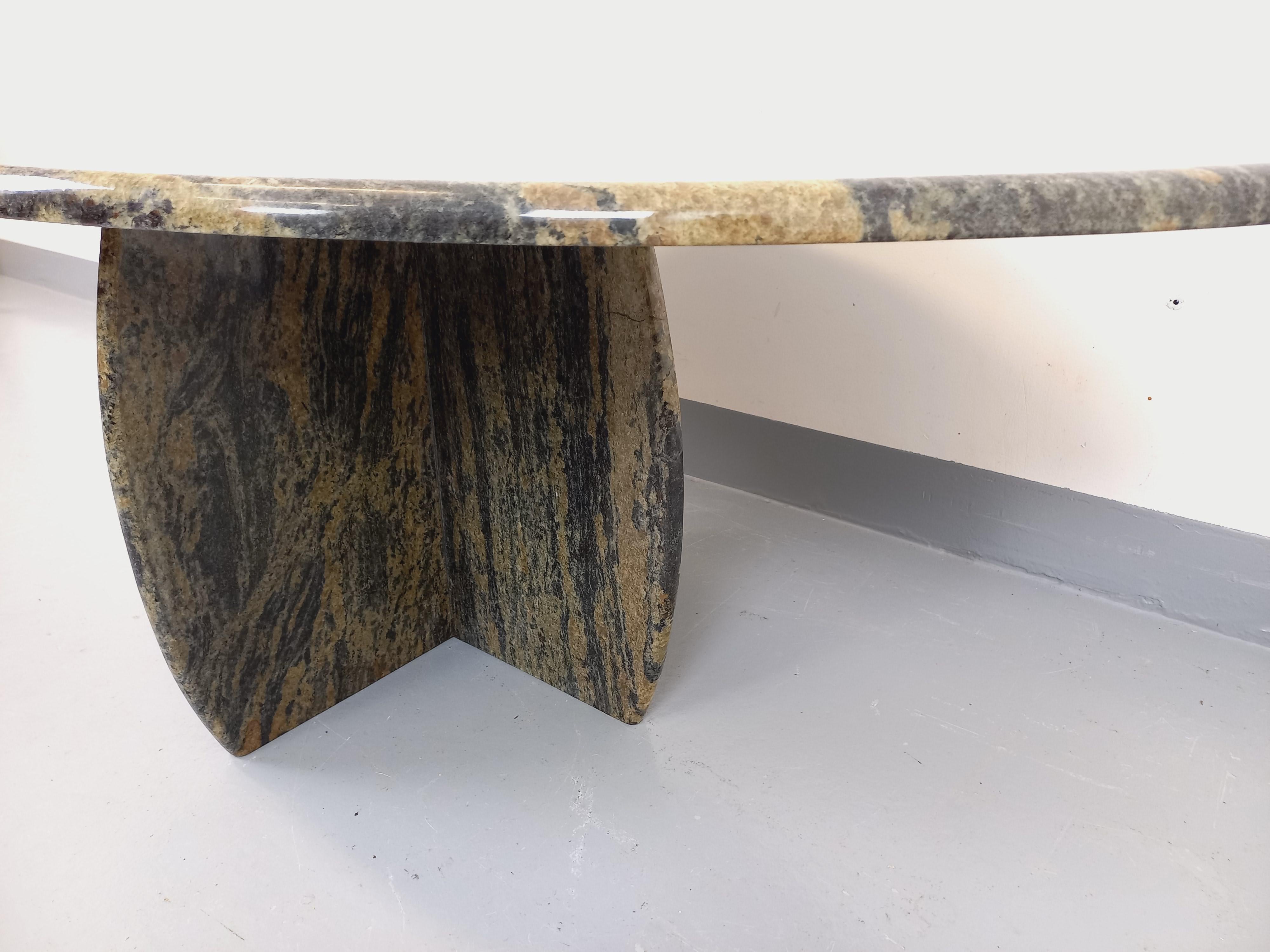Table basse vintage en granit des années 70 en vente 6