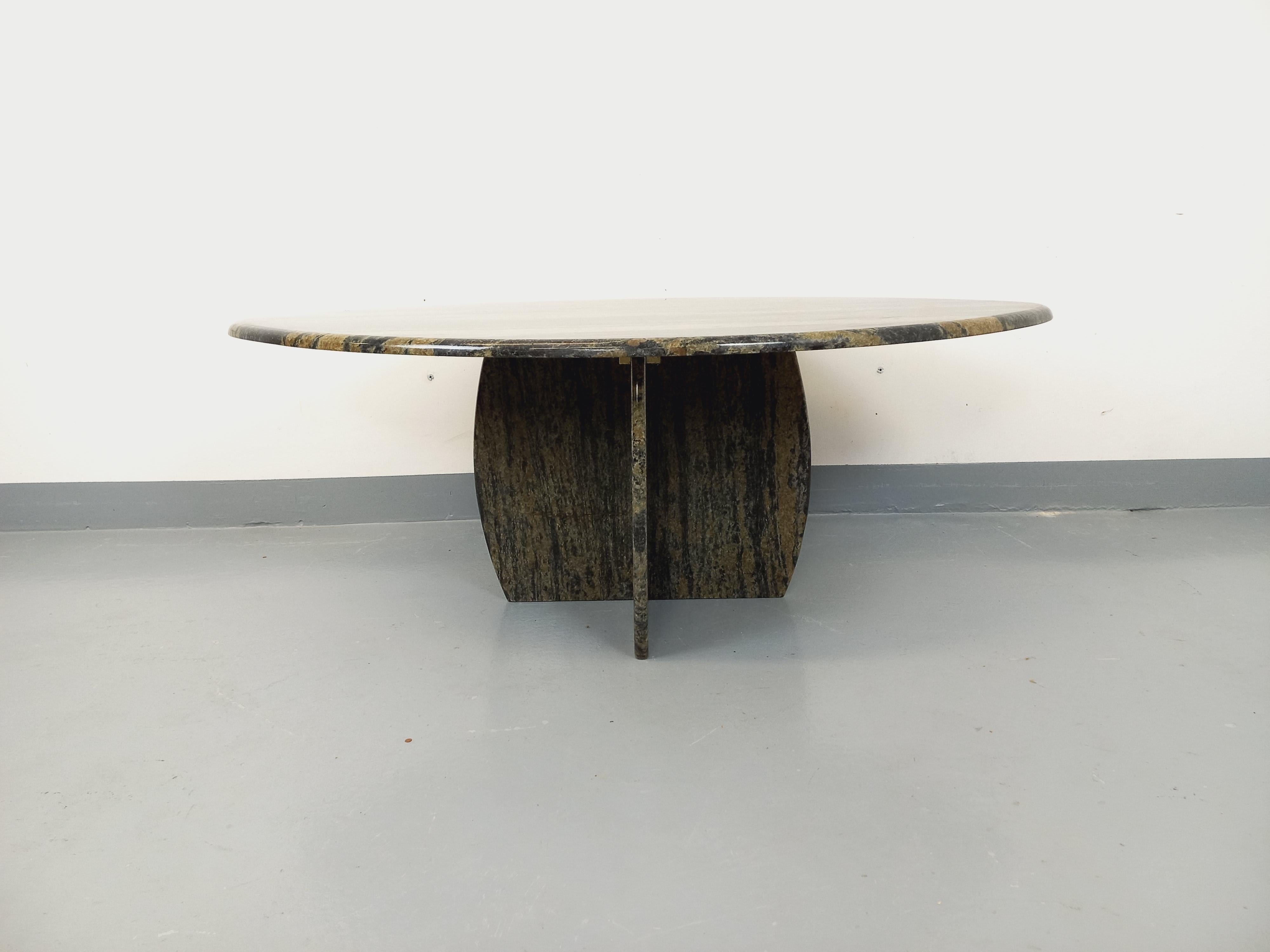 Table basse vintage en granit des années 70 en vente 8