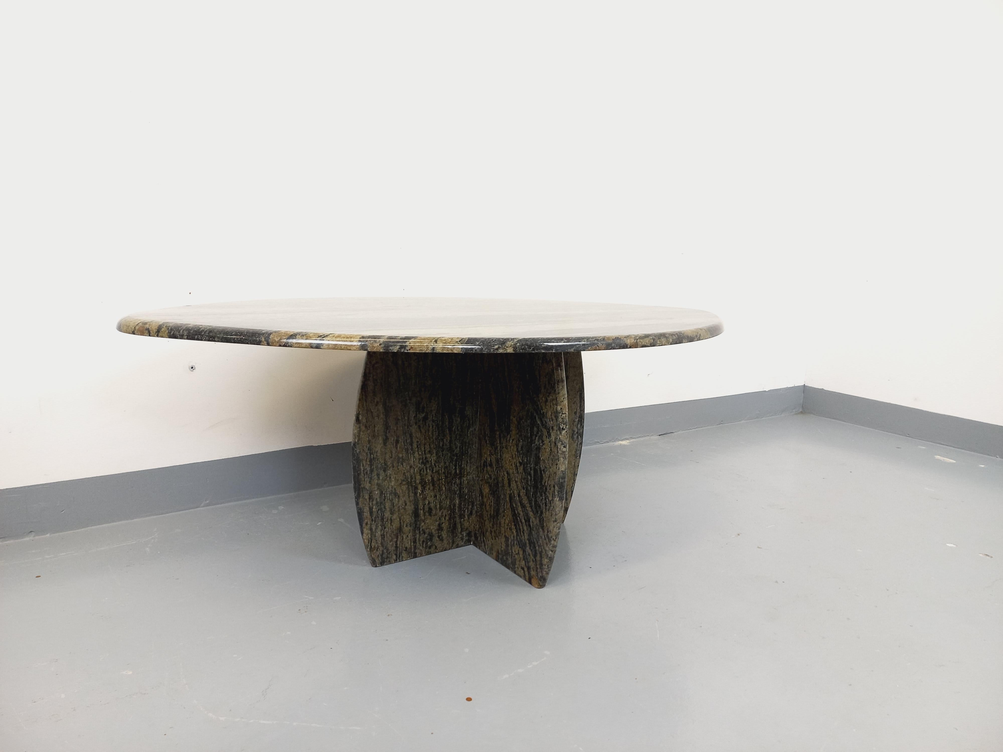 Français Table basse vintage en granit des années 70 en vente