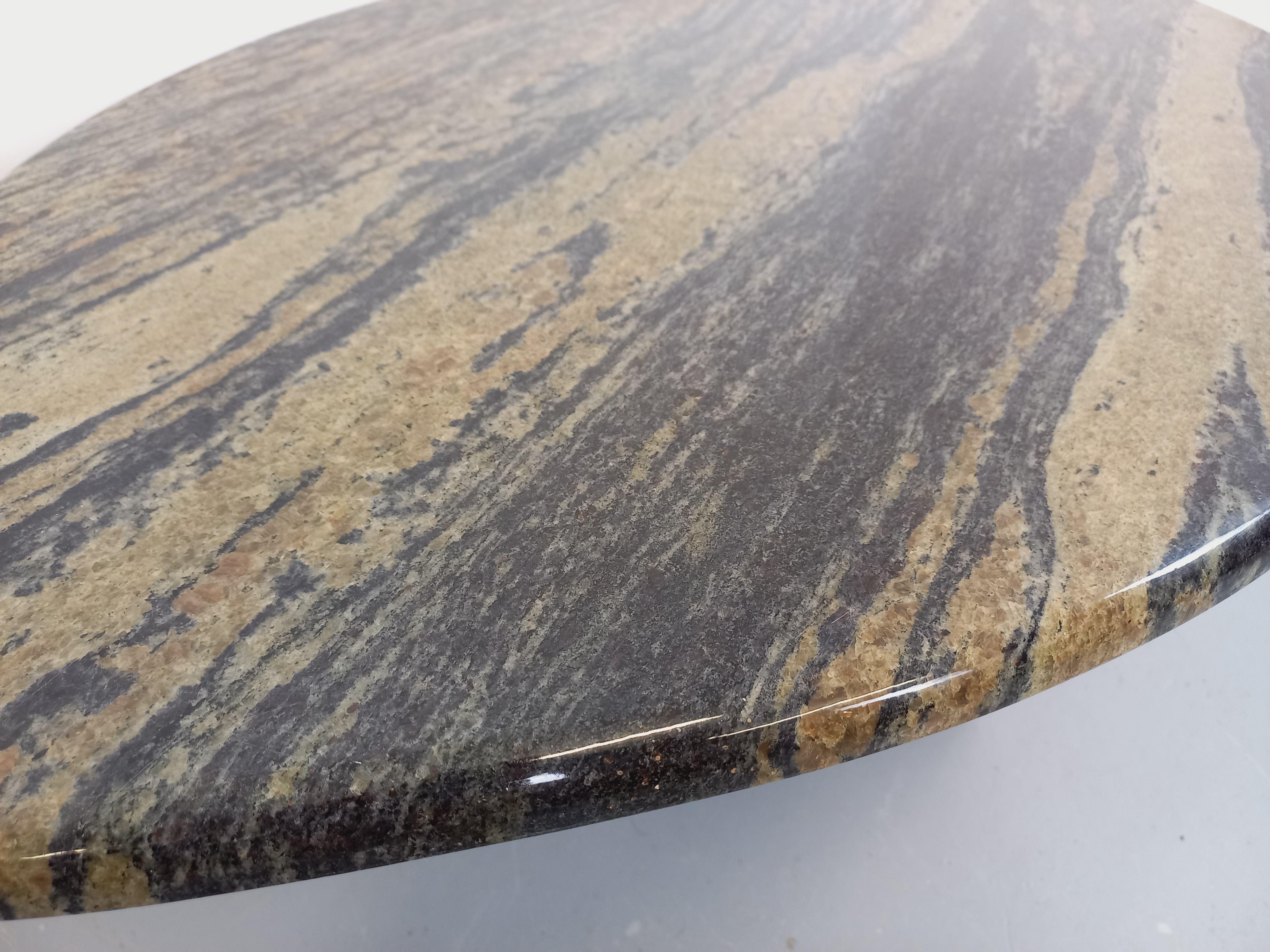 Table basse vintage en granit des années 70 Bon état - En vente à BESANÇON, FR