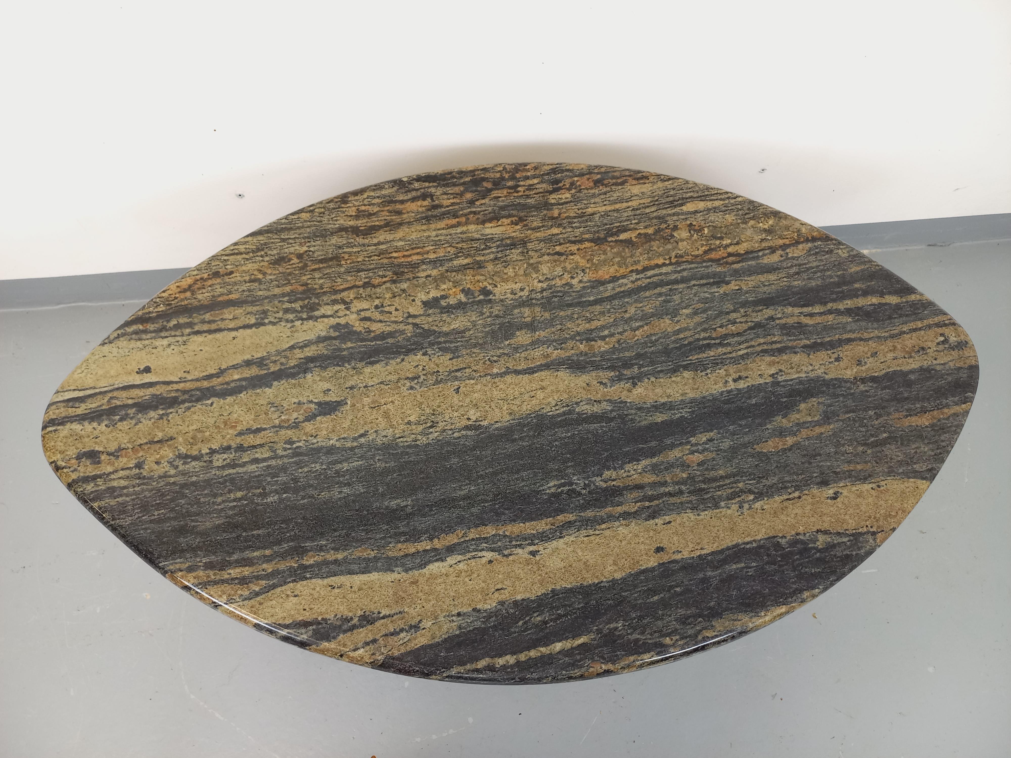 Marbre Table basse vintage en granit des années 70 en vente