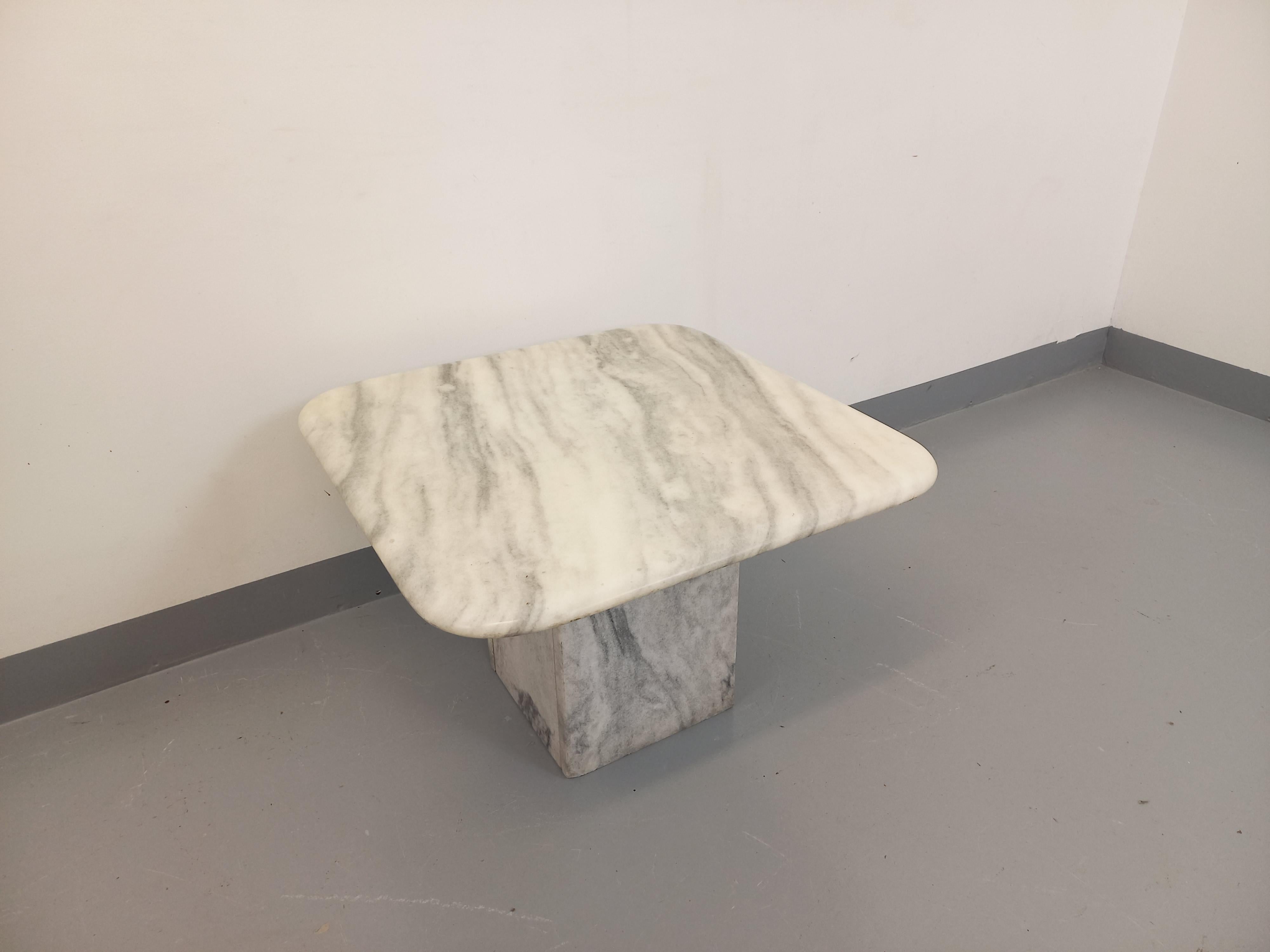 Table basse vintage en marbre blanc des années 70 en vente 5