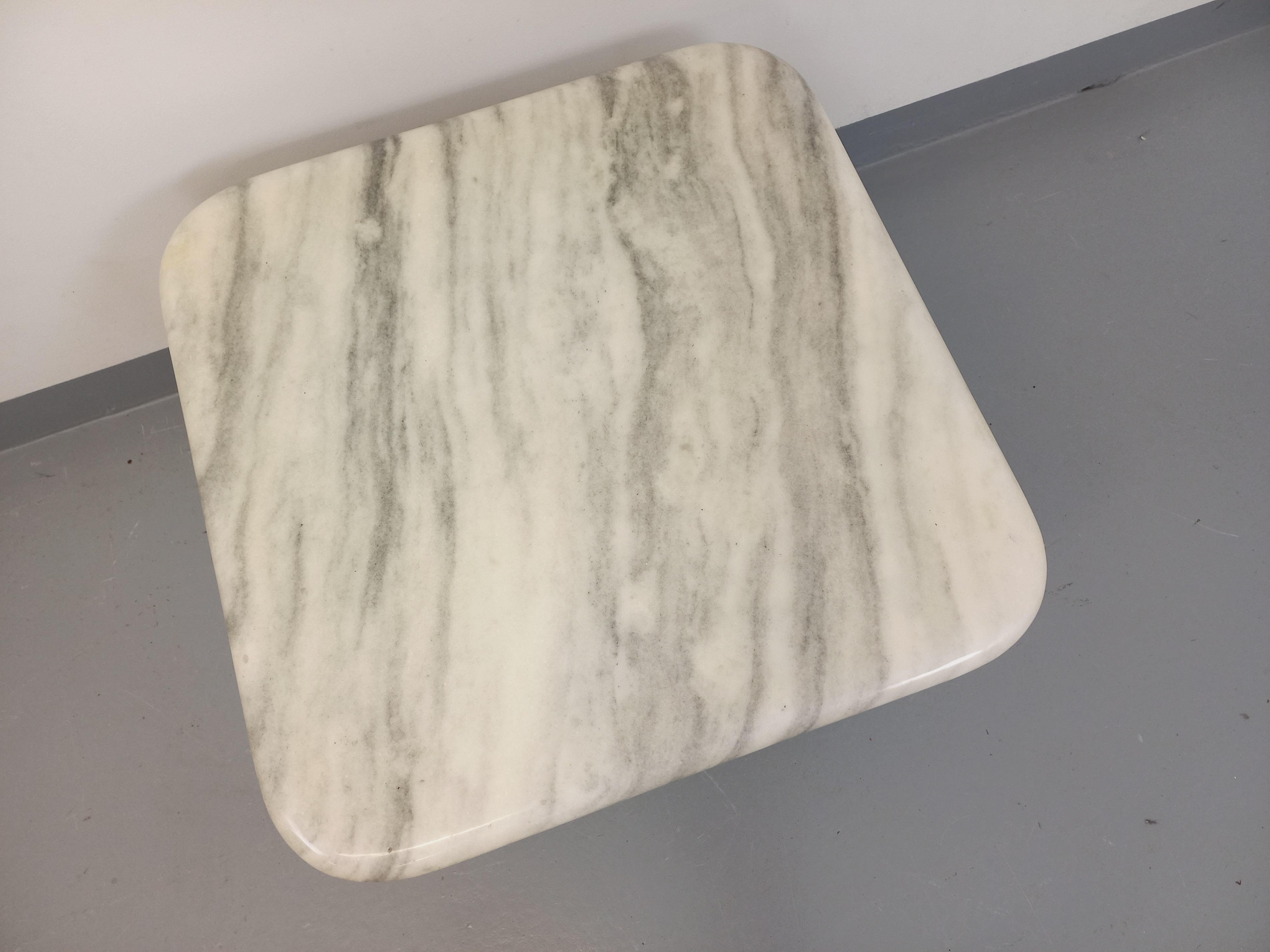 Table basse vintage en marbre blanc des années 70 Bon état - En vente à BESANÇON, FR